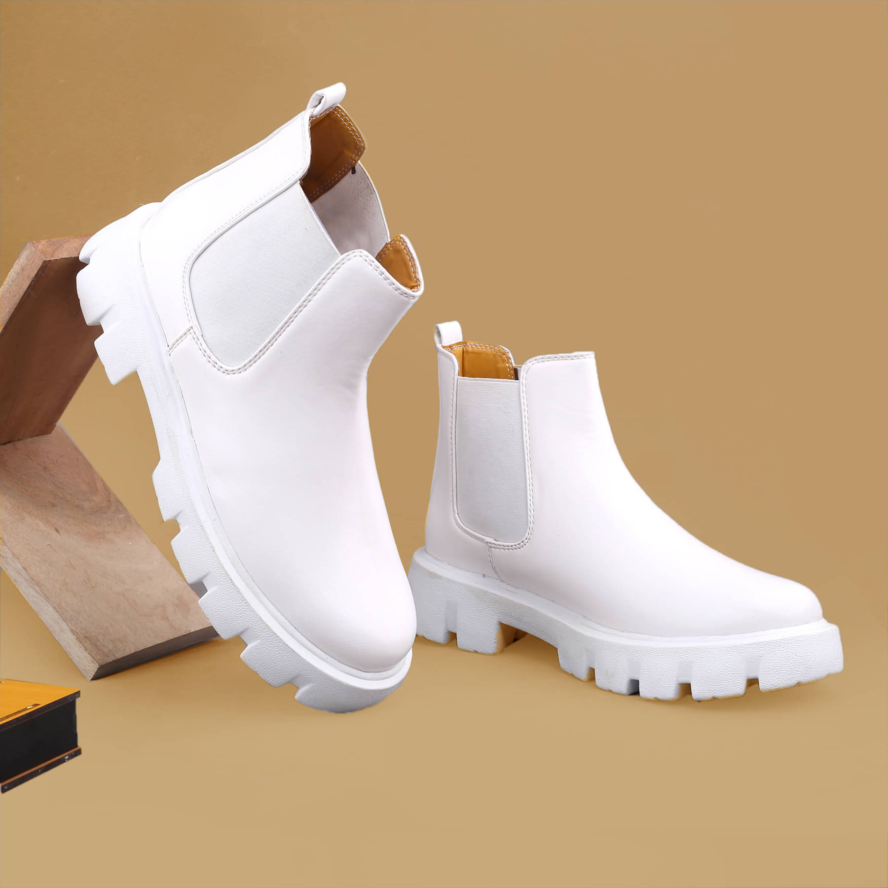     			BXXY White Men's Chelsea Boots
