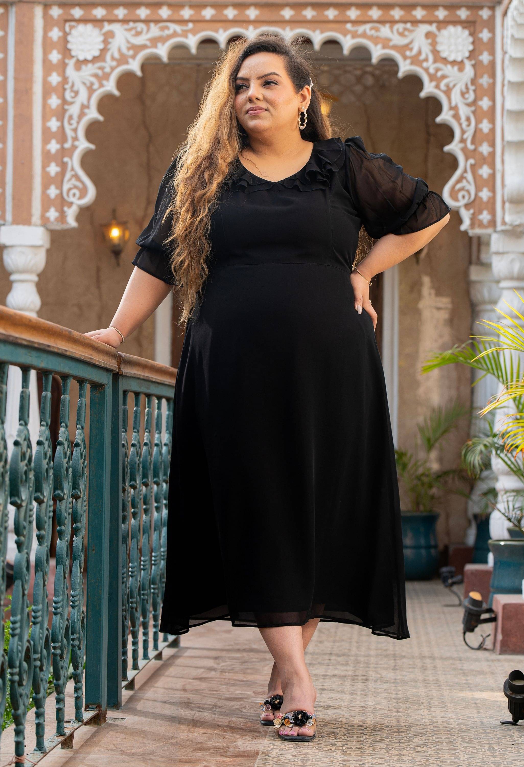     			PrettyPlus by Desinoor.com Women Georgette Solid Fit & Flare Dress ( Black )