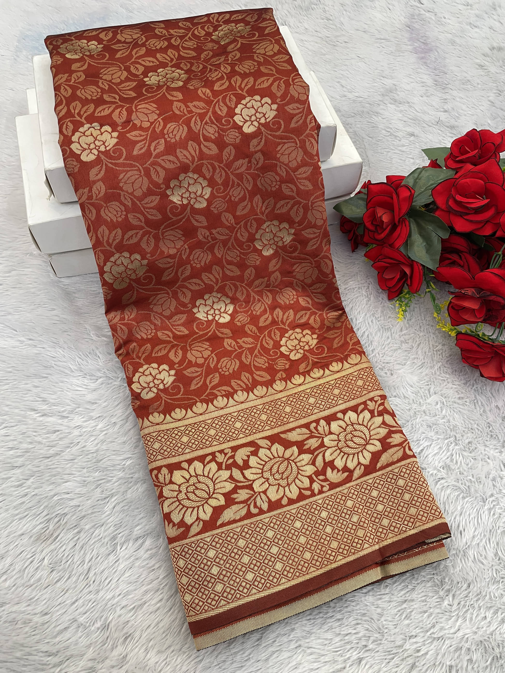     			Om Shantam Sarees Banarasi Silk Woven Saree With Unstitched Blouse Piece ( Red )