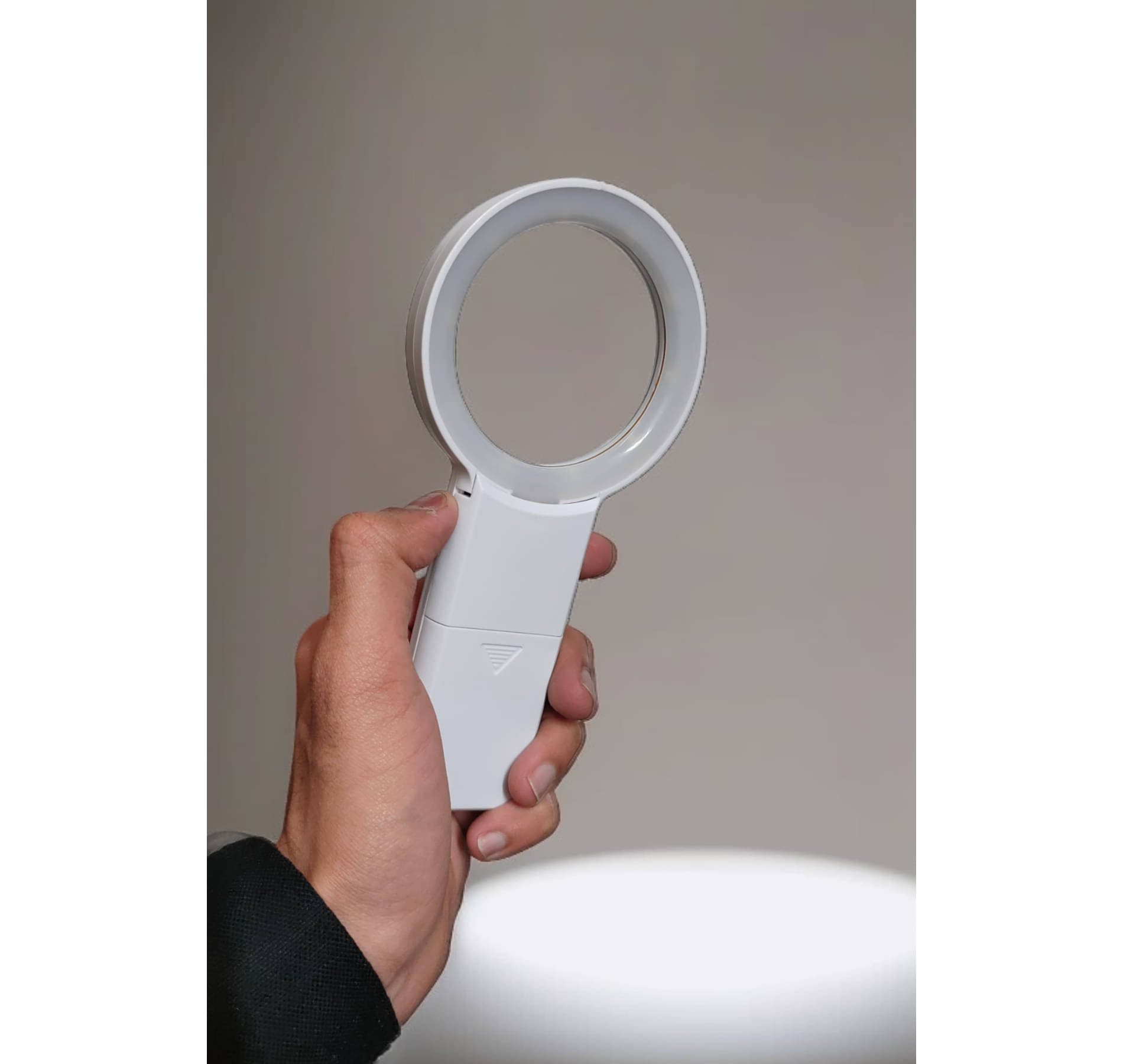 Optical Magnifying Glass with 10 LED HD High Magnification Lights for Reading for Kids | Doctors | Aged People Having Big Size 88mm Wide Glass (White) Optical Magnifying Glass with 10 LED HD High Magnification Lights for Reading for Kids | Doctors | Aged People Having Big Size 88mm Wide Glass (White)