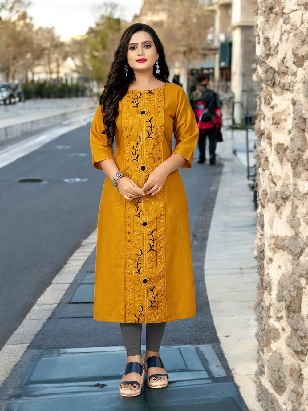     			vinchic Pack of 1 Cotton Embroidered Anarkali Women's Kurti - ( Multicolor )
