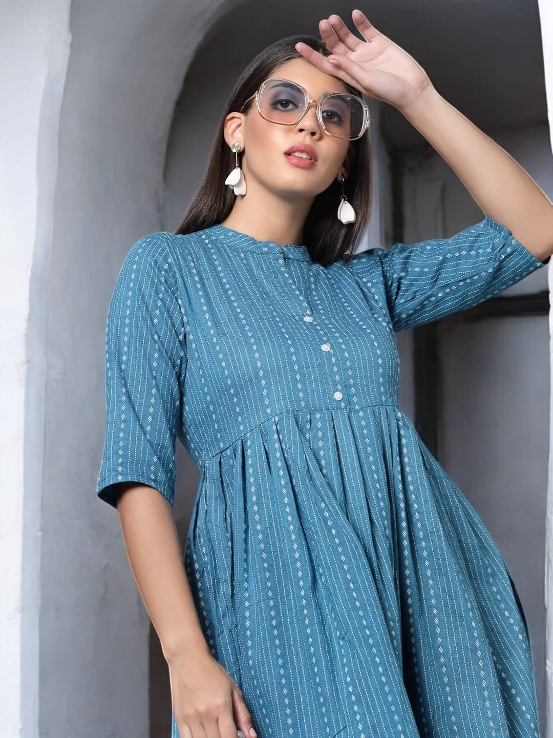 vinchic Pack of 1 Cotton Embroidered Anarkali Women's Kurti - ( Multicolor )     			vinchic Pack of 1 Cotton Embroidered Anarkali Women's Kurti - ( Multicolor )