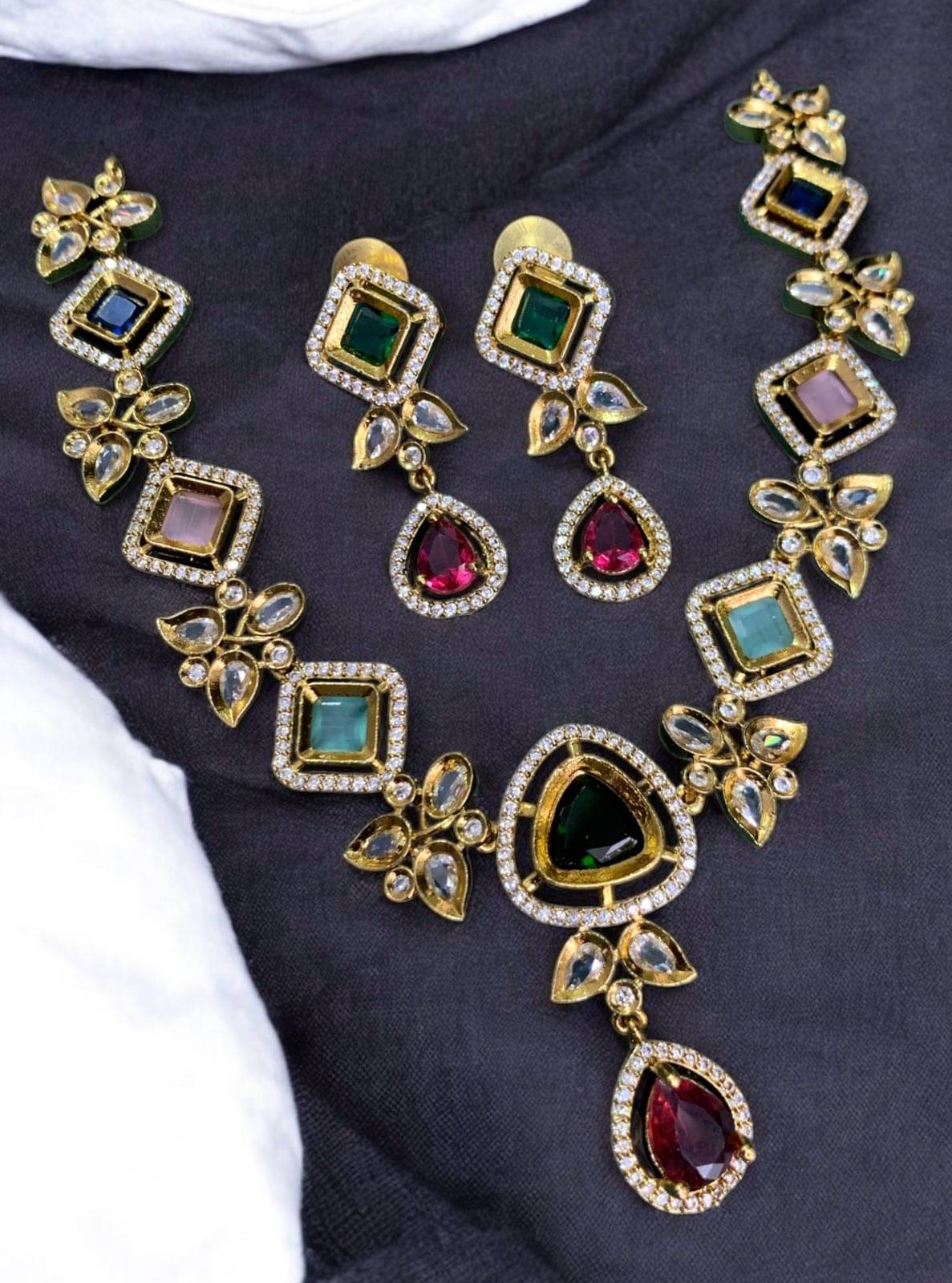     			KC JEWELS Multi Color Brass Necklace Set ( Pack of 1 )