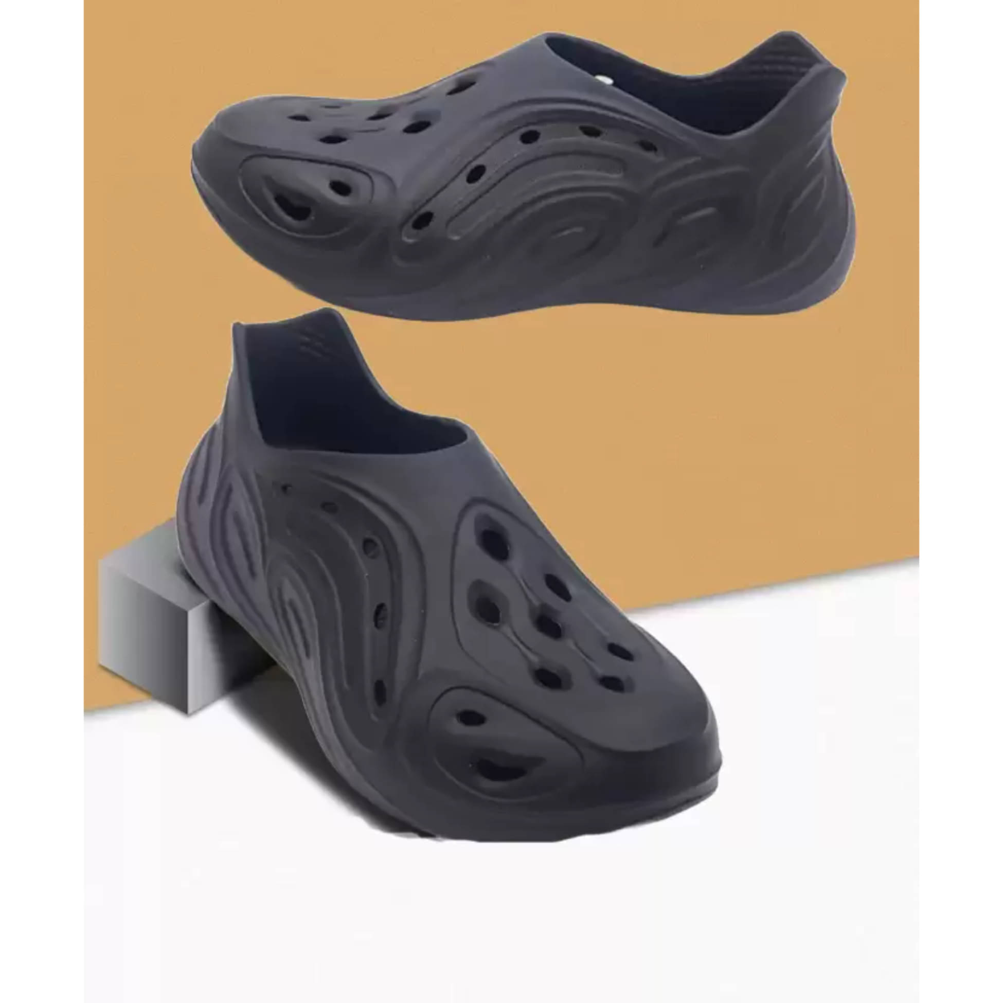     			Hotspot - Black Men's Clogs