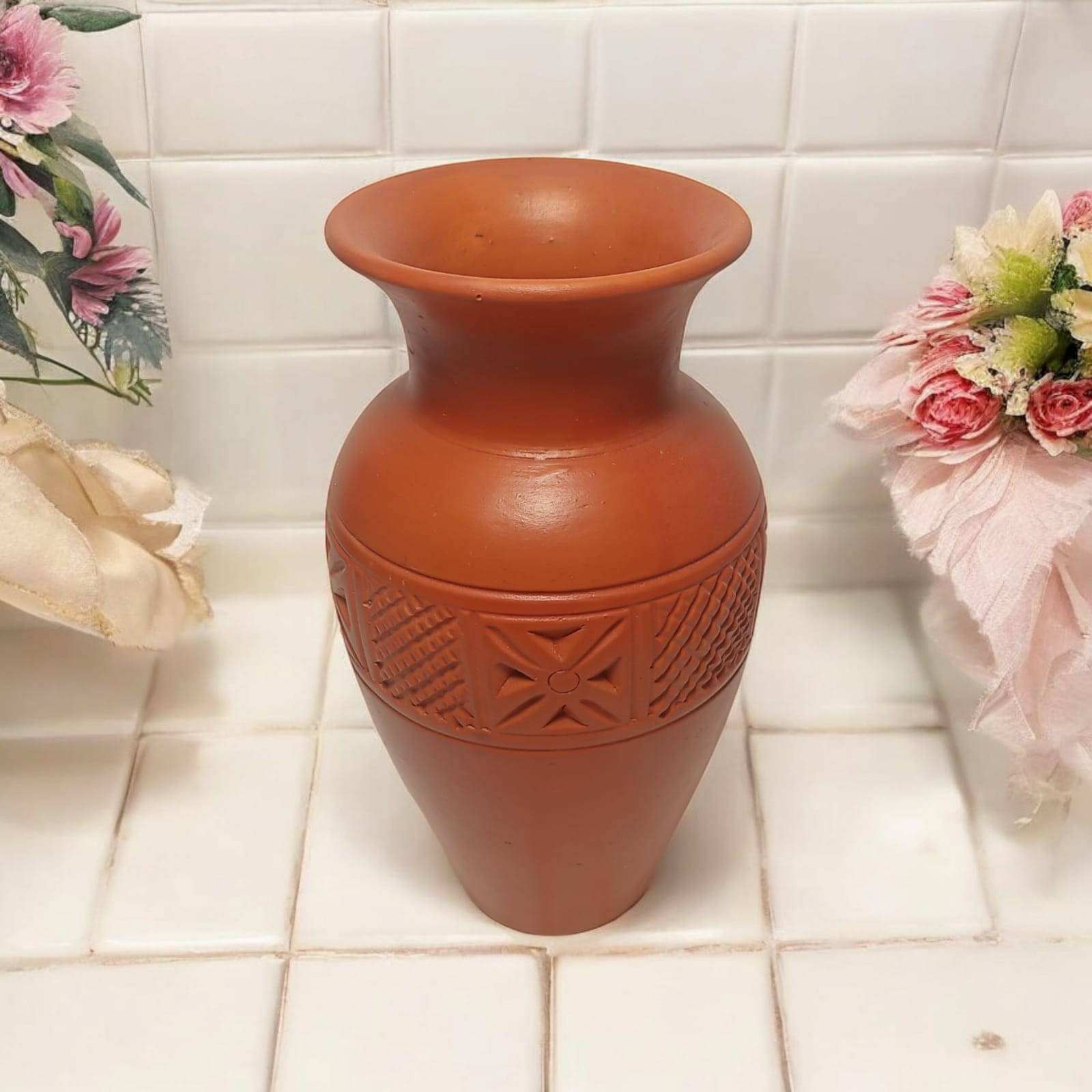     			nature touch Terracotta Table Vase 27 cms - Pack of 1