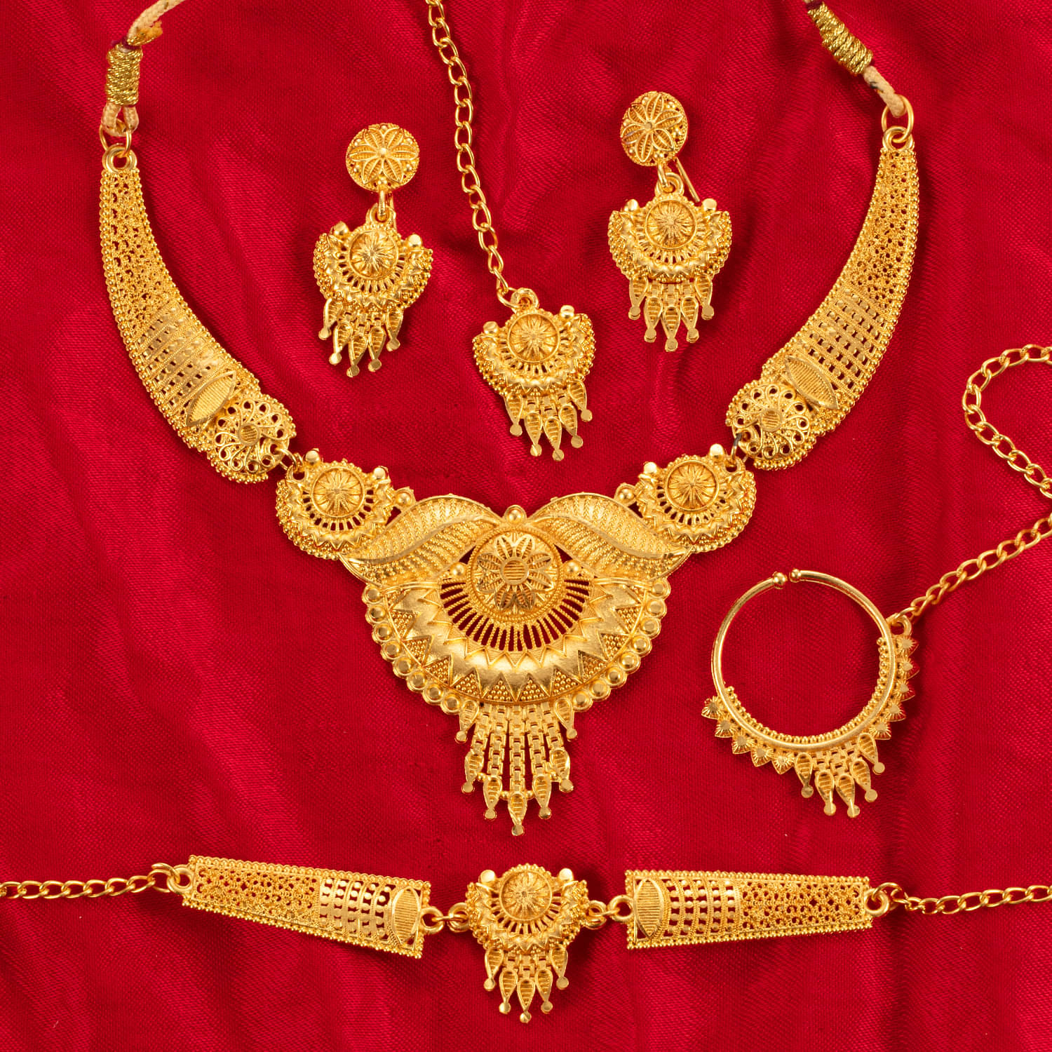     			Lily Gold Brass Necklace Set ( Pack of 1 )