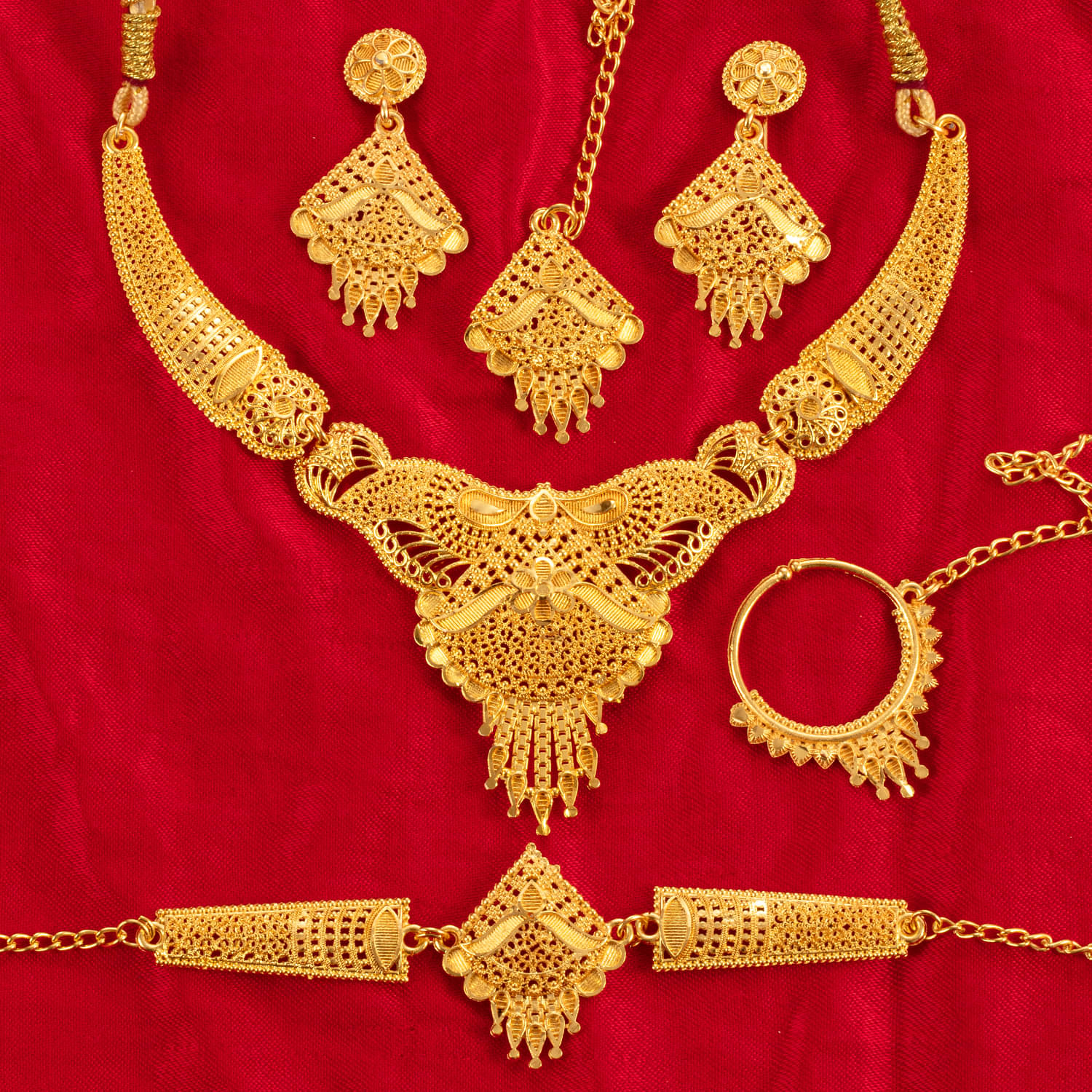    			Lily Gold Brass Necklace Set ( Pack of 1 )