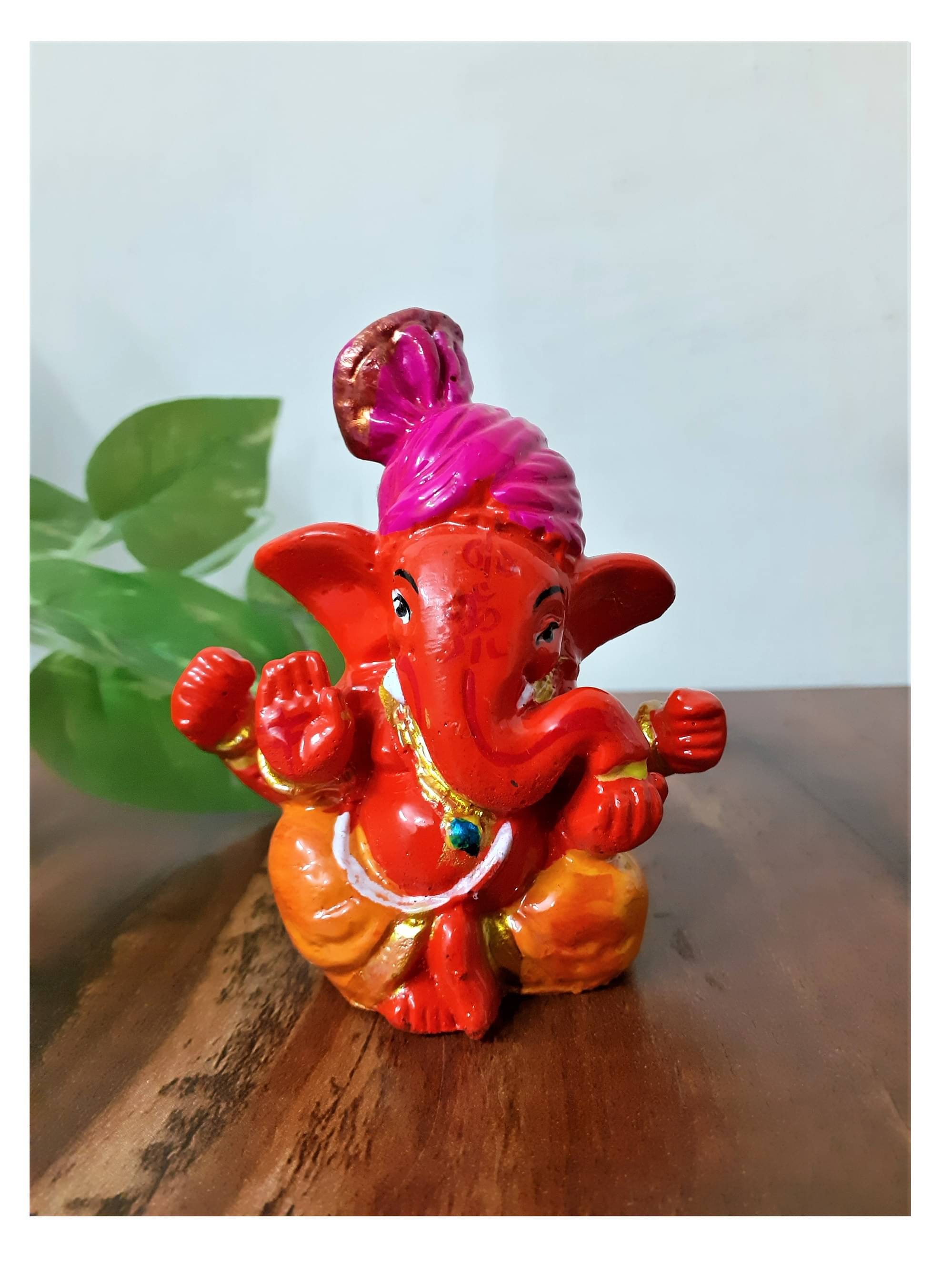     			Spreading Smiles God Figurines 7 cm - Pack of 1