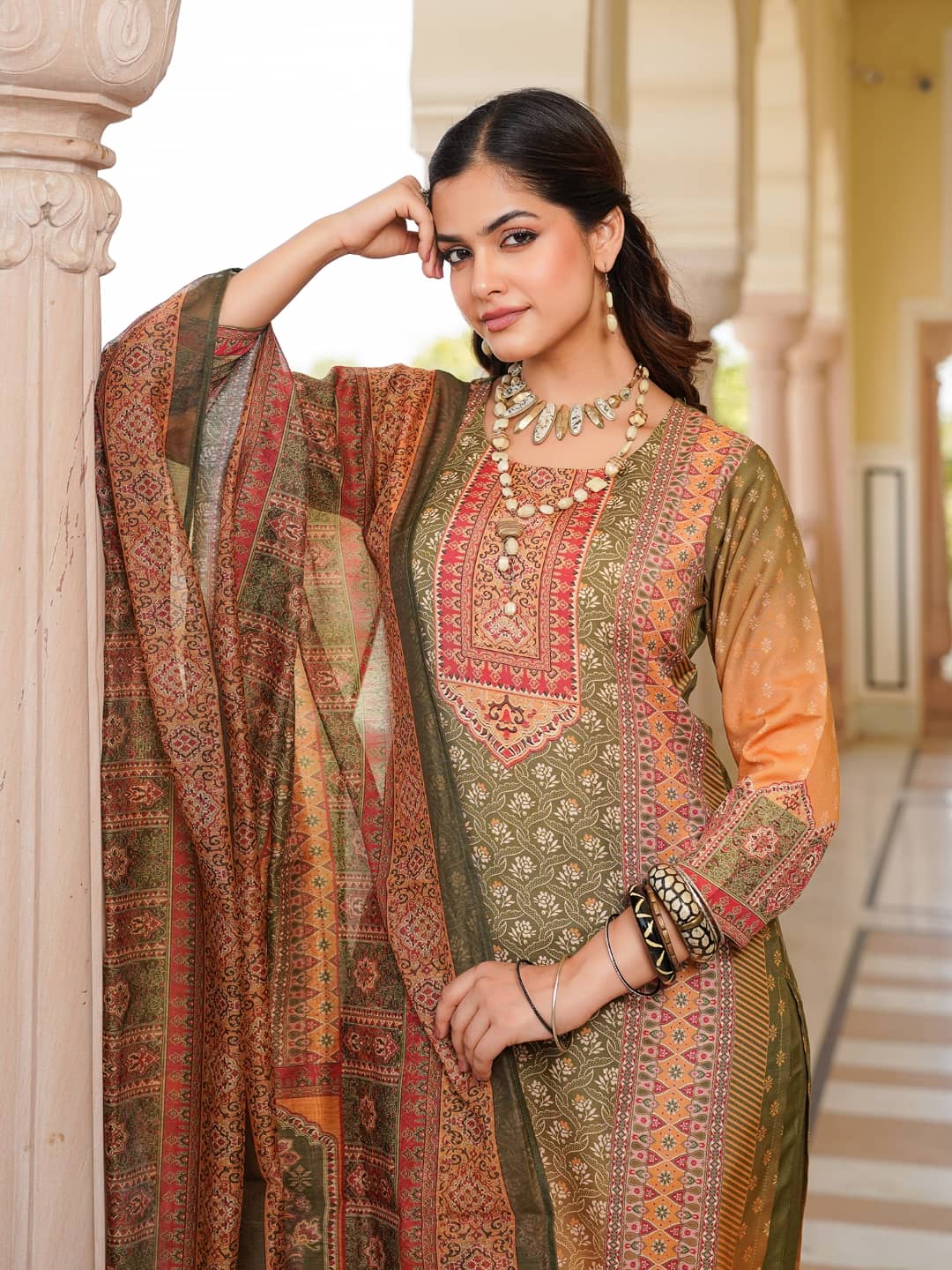 Vaamsi Women Rayon Printed Straight Kurti With Pants ( Olive )