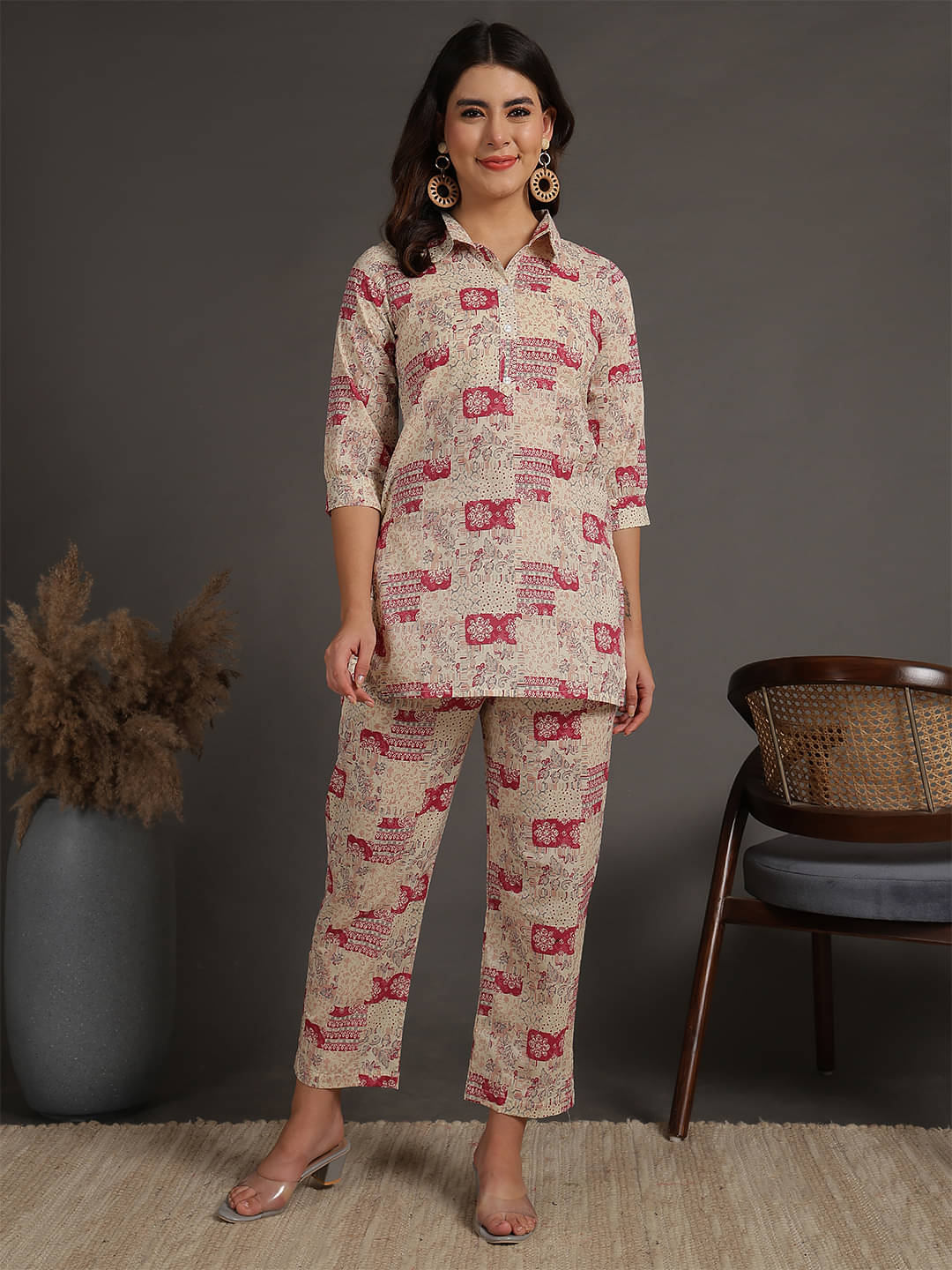 Antaran Women Cotton Printed Straight Kurti With Pants ( Cream ) Antaran Women Cotton Printed Straight Kurti With Pants ( Cream )