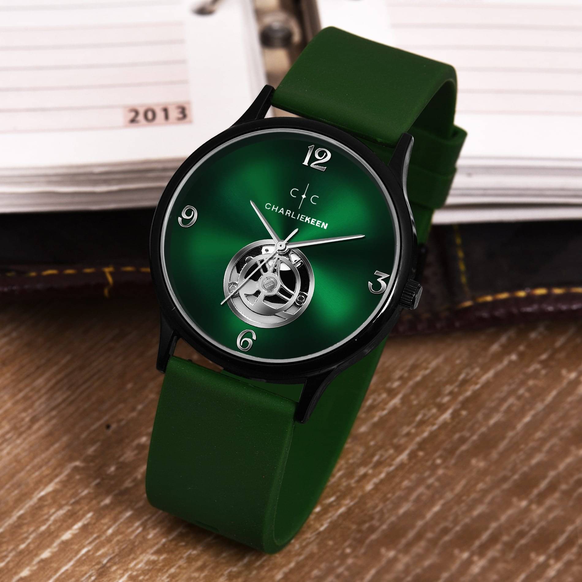     			CHARLIEKEEN Green Silicon Analog Men's Watch