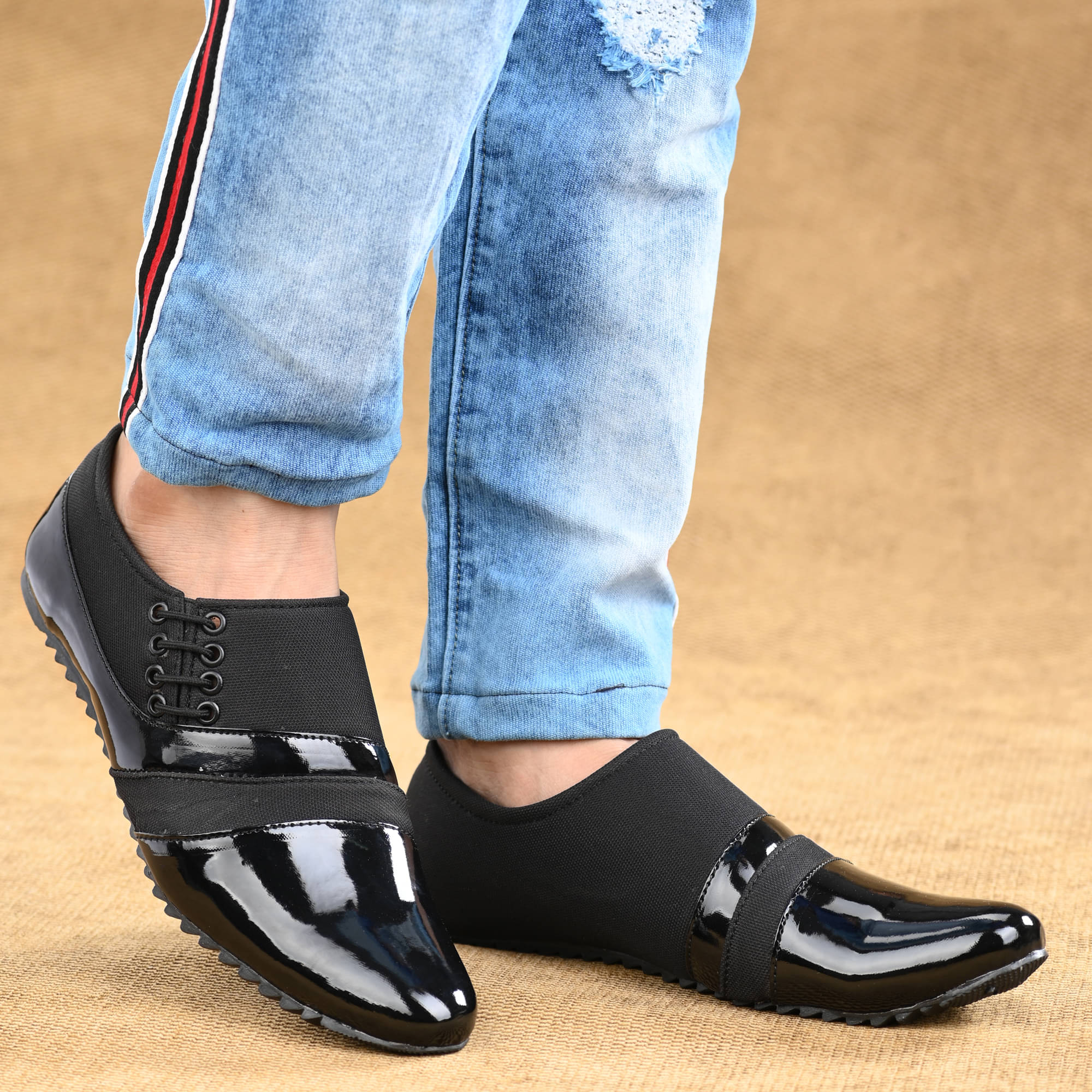     			Groofer Black Men's Sneakers