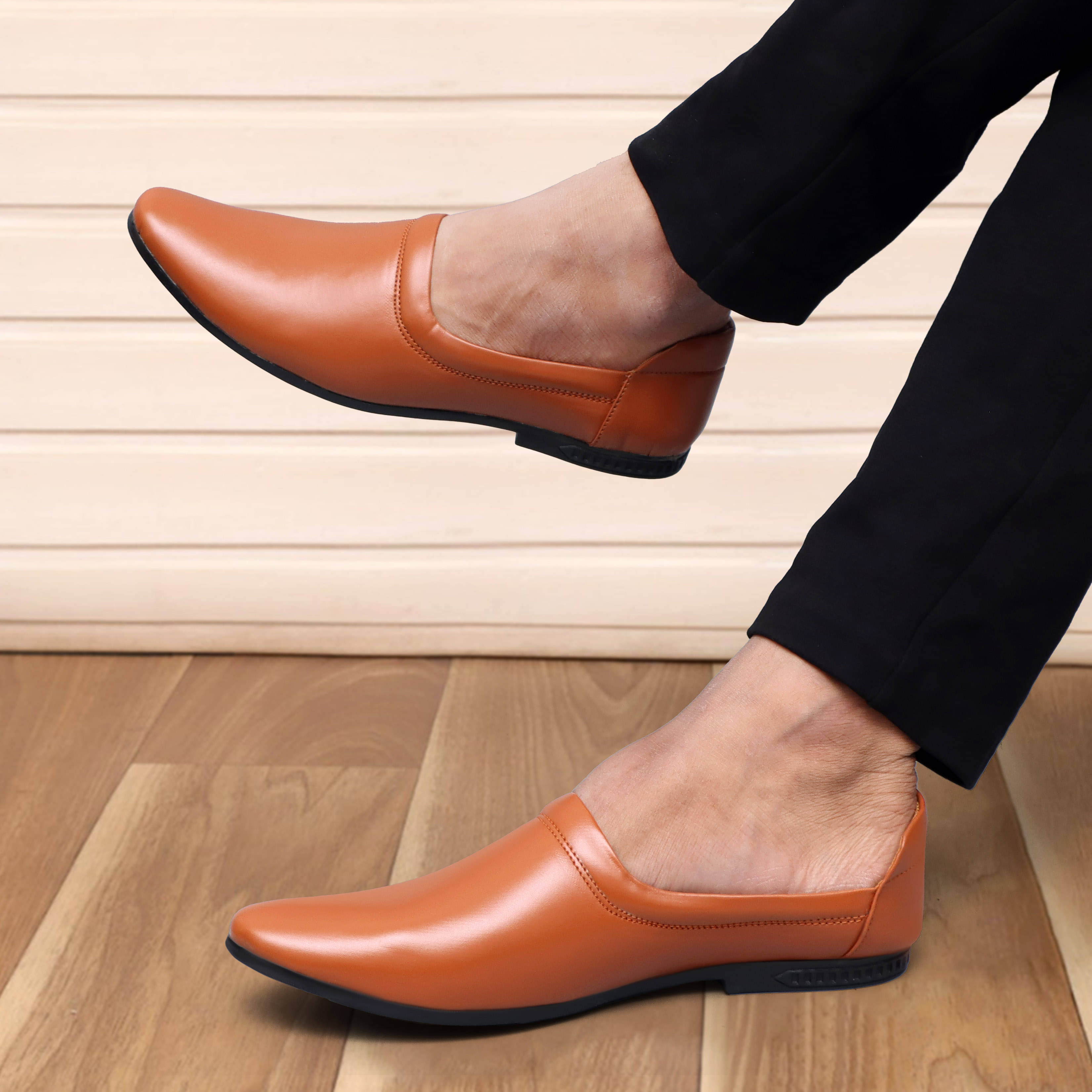     			Groofer Tan Men's Sneakers