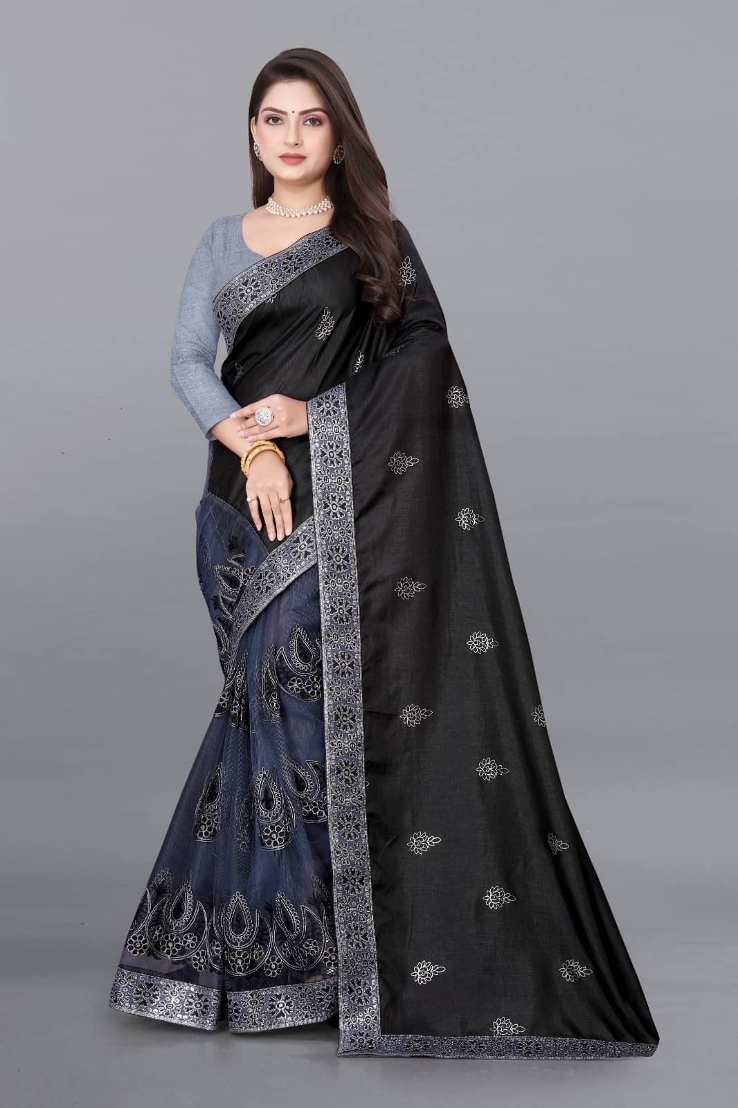 JULEE Silk Blend Embroidered Saree With Unstitched Blouse Piece ( Black ) JULEE Silk Blend Embroidered Saree With Unstitched Blouse Piece ( Black )