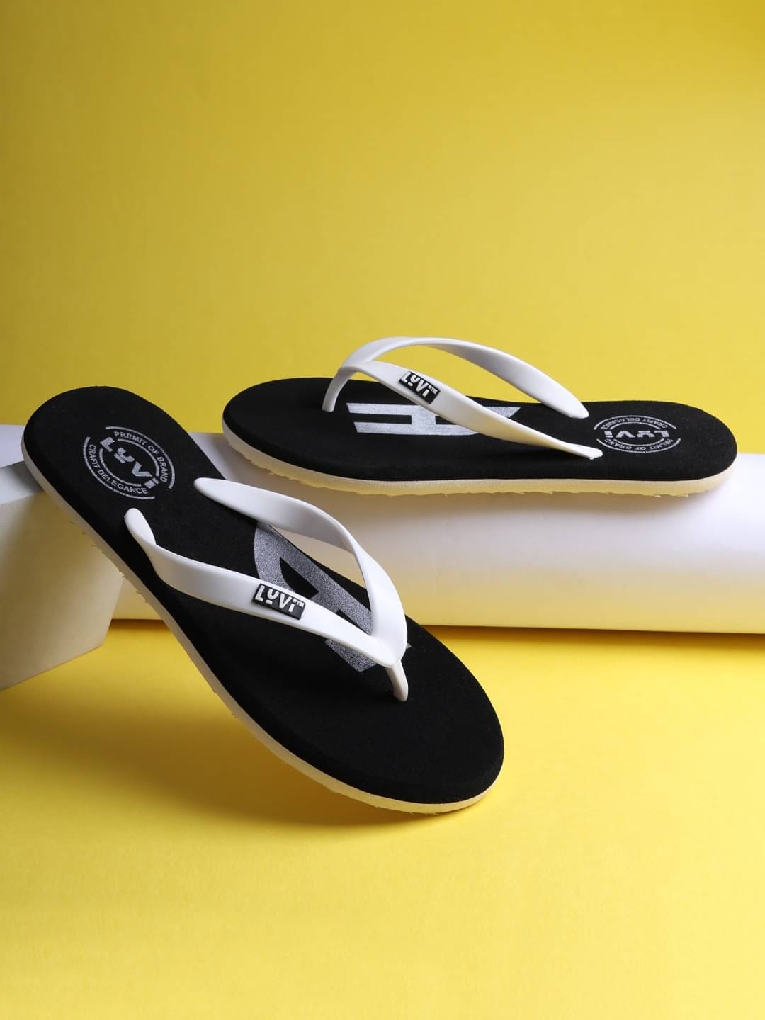     			lyvi Black Men's Daily Slipper