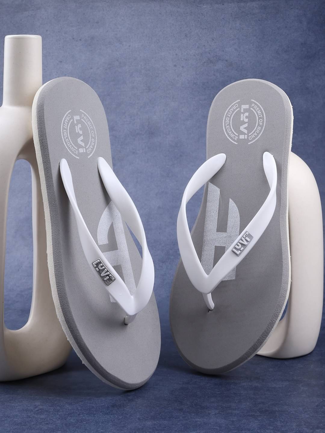     			lyvi Grey Men's Daily Slipper