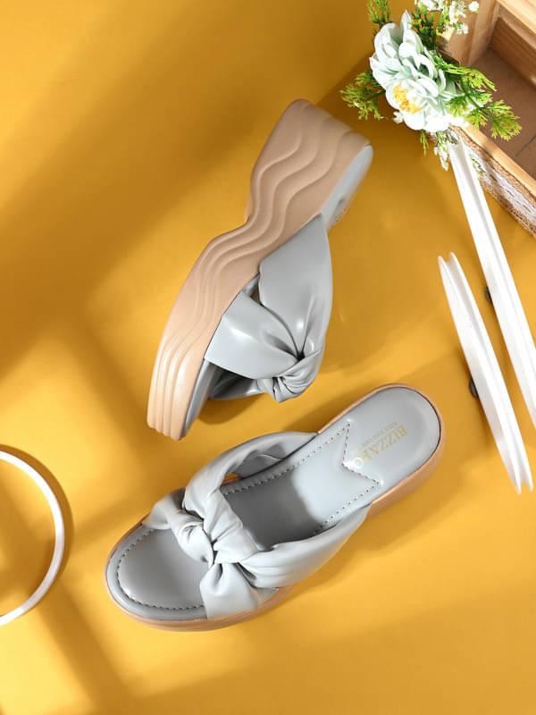     			BIZZARO Gray Women's Flats