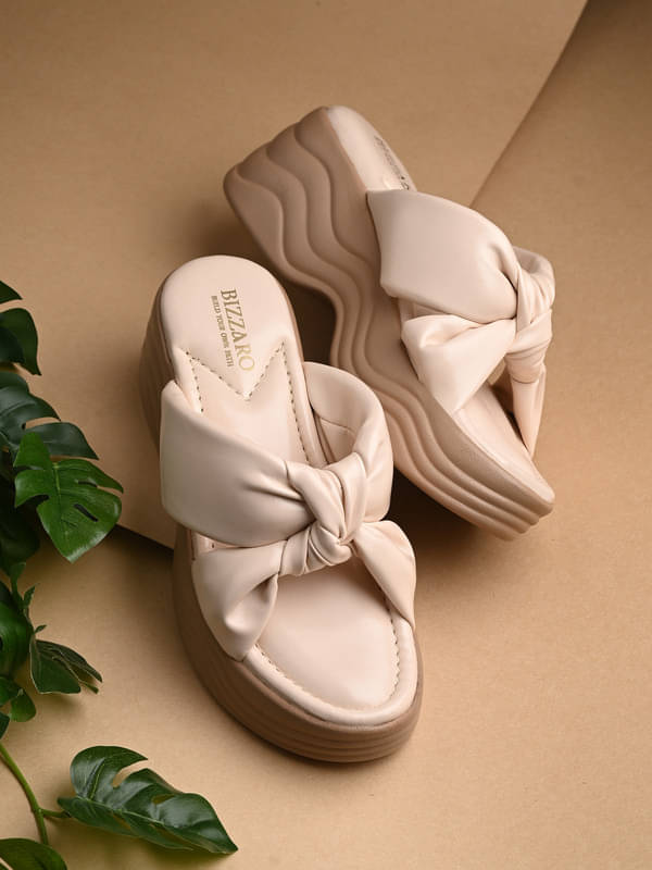     			BIZZARO Off White Women's Flats