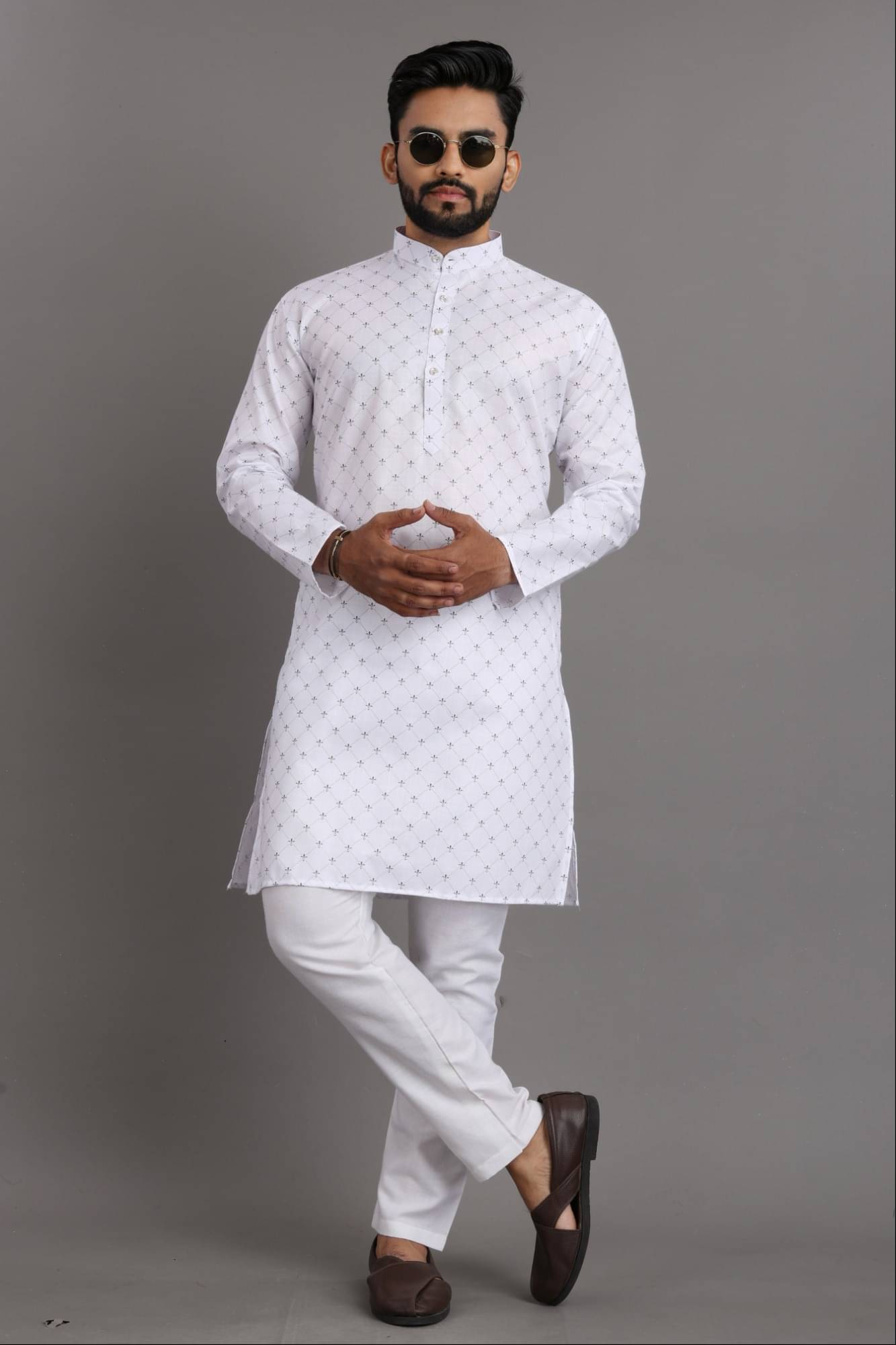     			SOPANI White Cotton Blend Men's Regular Kurta ( Pack of 1 )