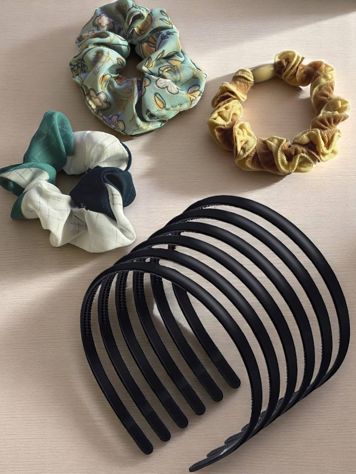     			AARTISAI Multi Women's Hair Accessory Set ( Pack of 4 )