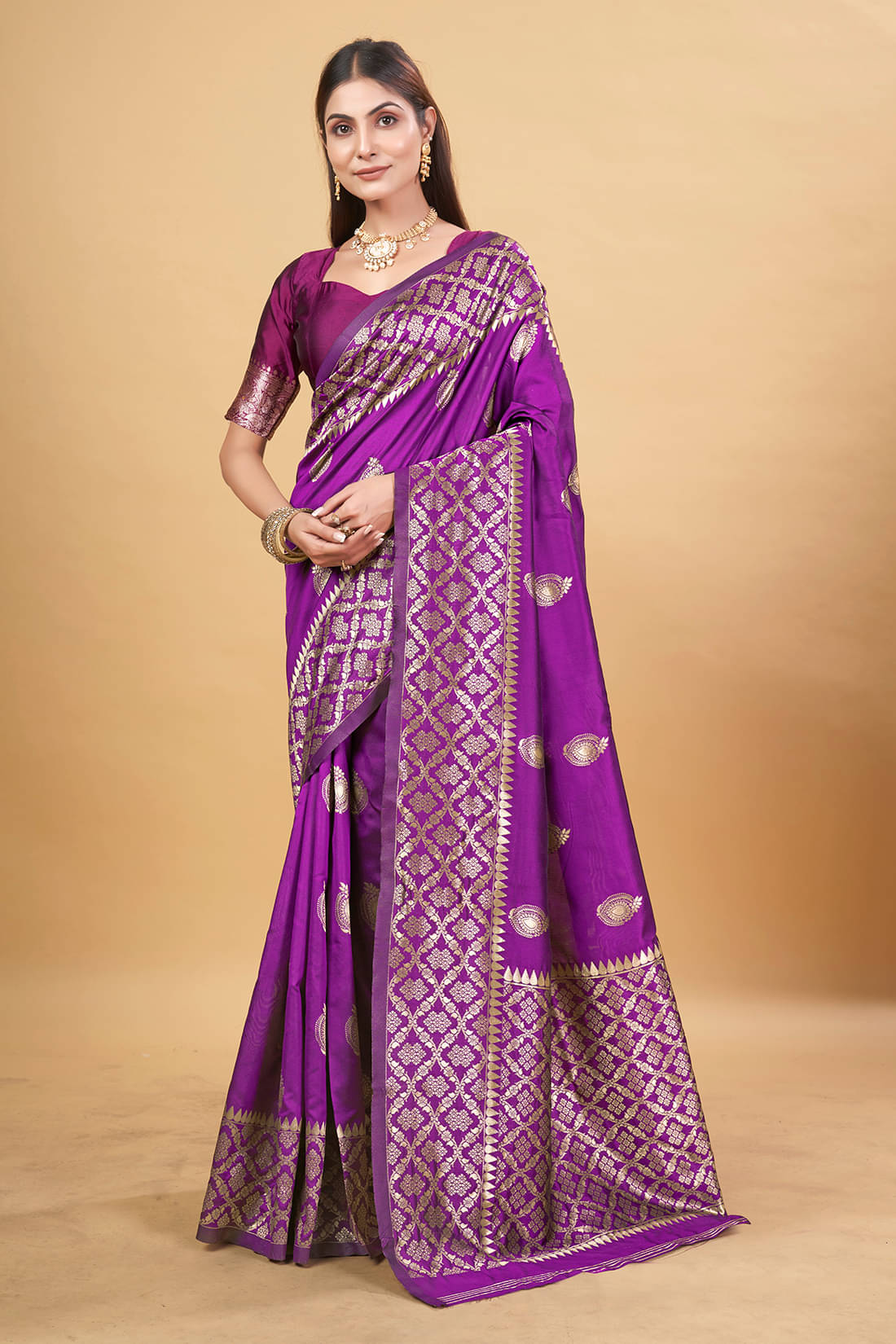 DHAYNA AND REEWA FASHION Jacquard Woven Saree With Unstitched Blouse Piece ( Purple )     			DHAYNA AND REEWA FASHION Jacquard Woven Saree With Unstitched Blouse Piece ( Purple )