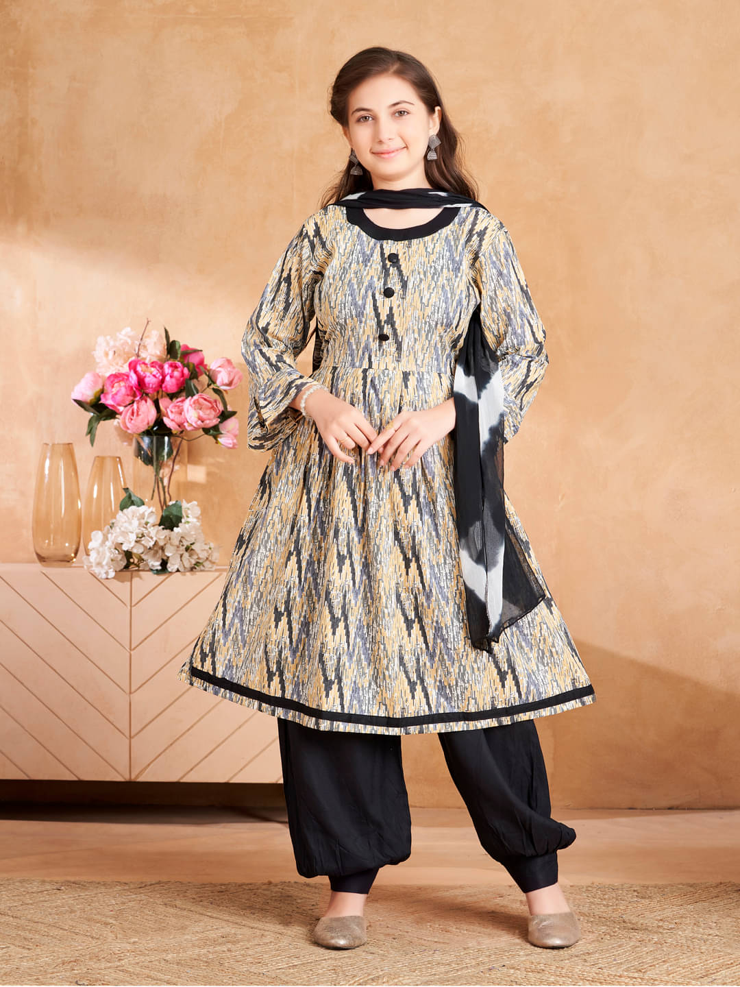     			Aarika Girls Cotton A-Line Kurti ( Pack of 1 , Grey )