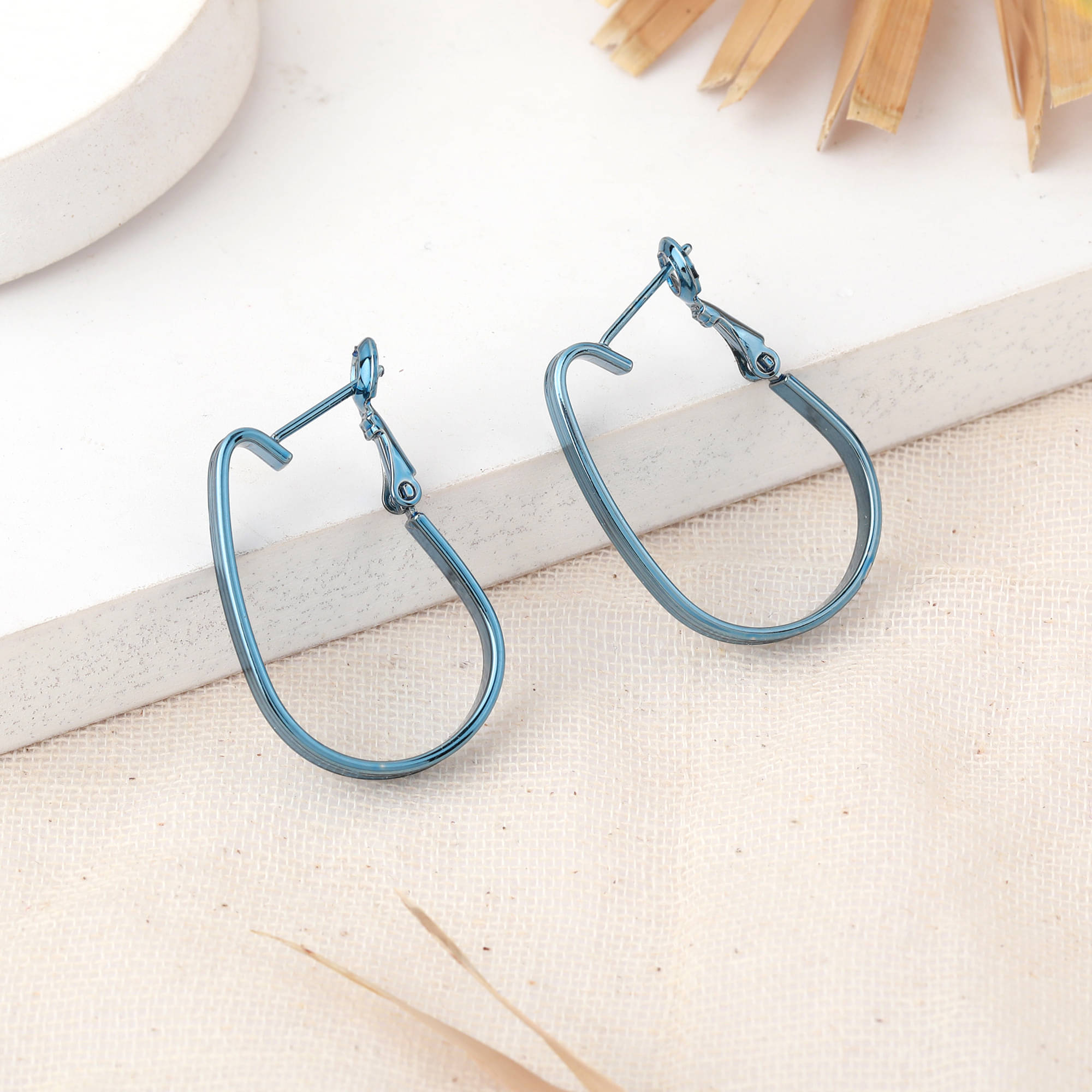     			Estele Blue Hoops Earrings ( Pack of 1 )