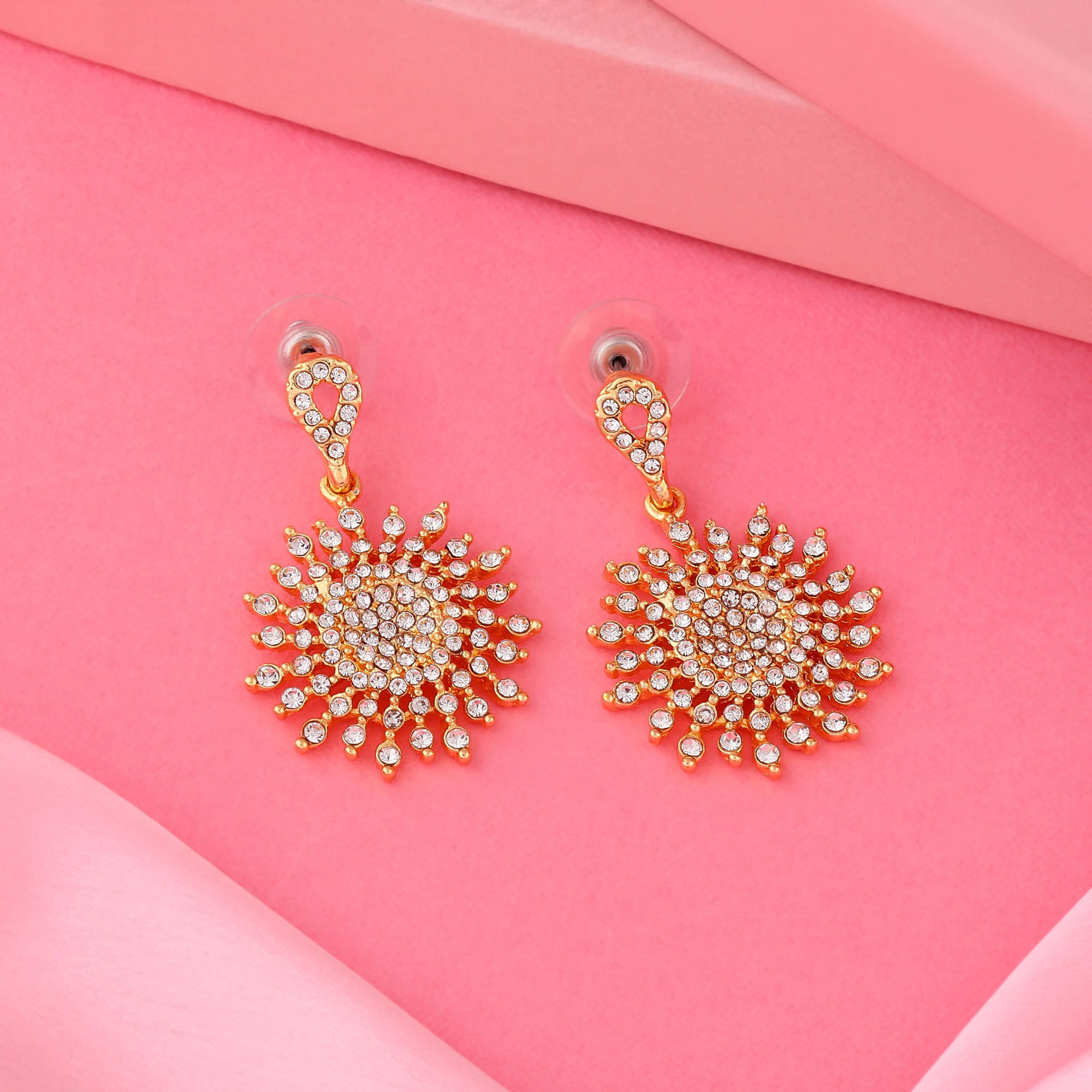     			Estele Golden Danglers Earrings ( Pack of 1 )