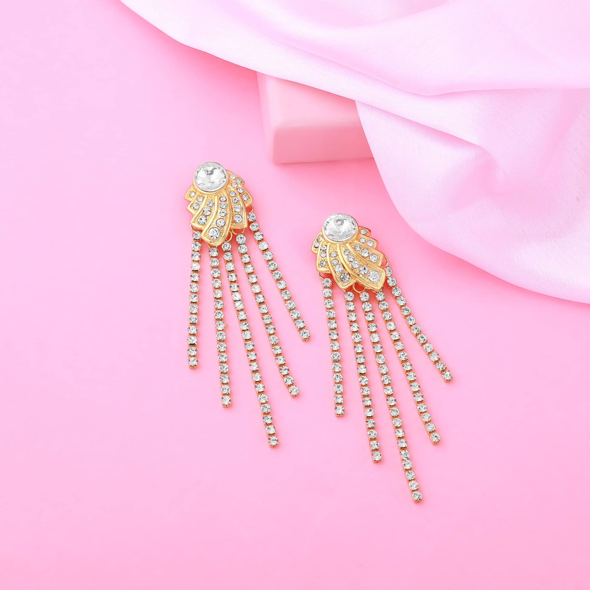     			Estele Golden Danglers Earrings ( Pack of 1 )