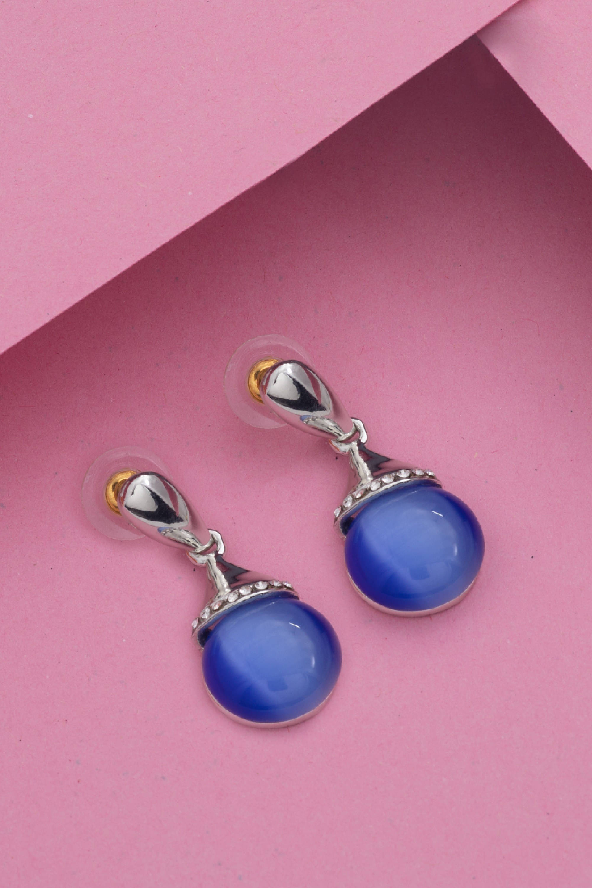     			Estele Golden Danglers Earrings ( Pack of 1 )