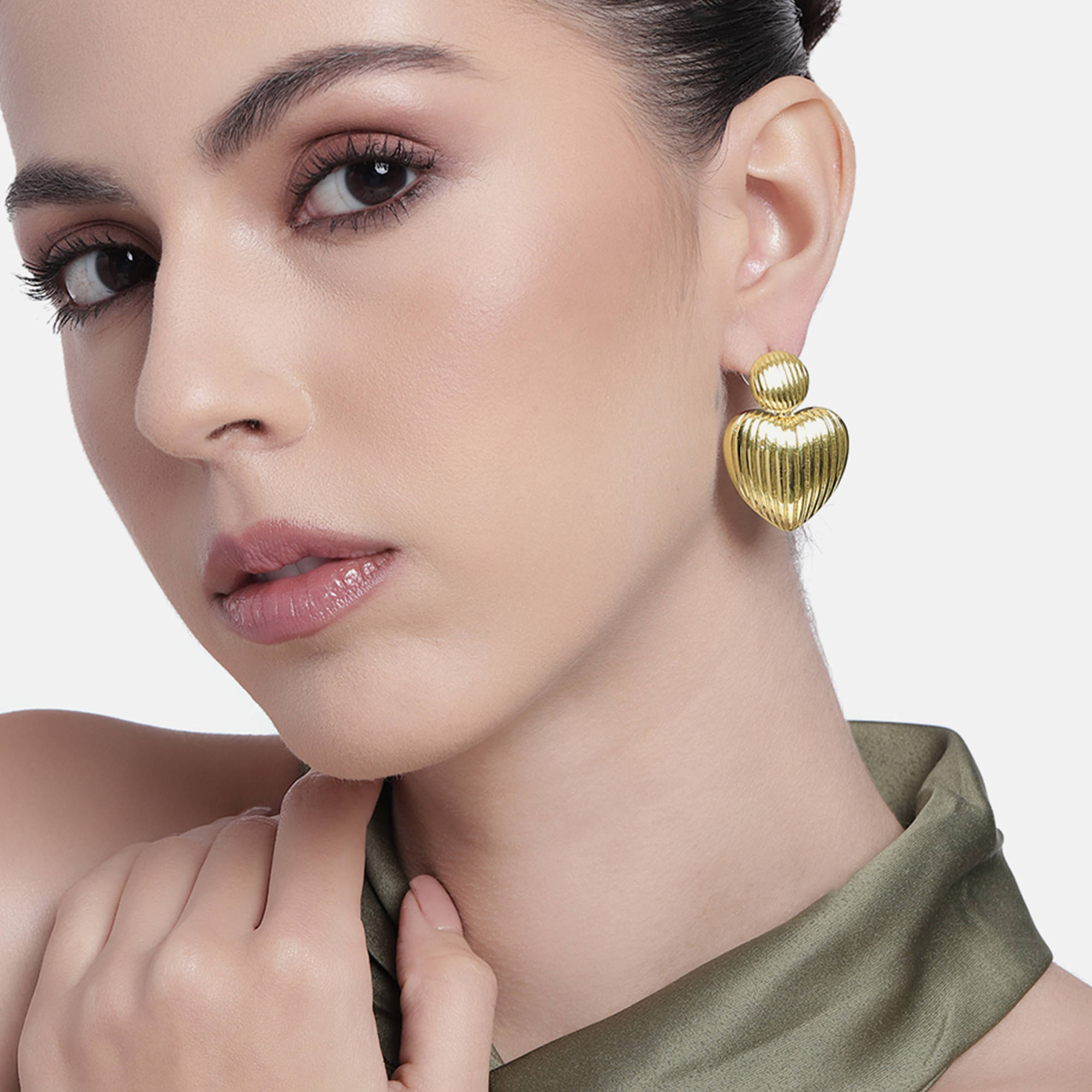     			Estele Golden Danglers Earrings ( Pack of 1 )