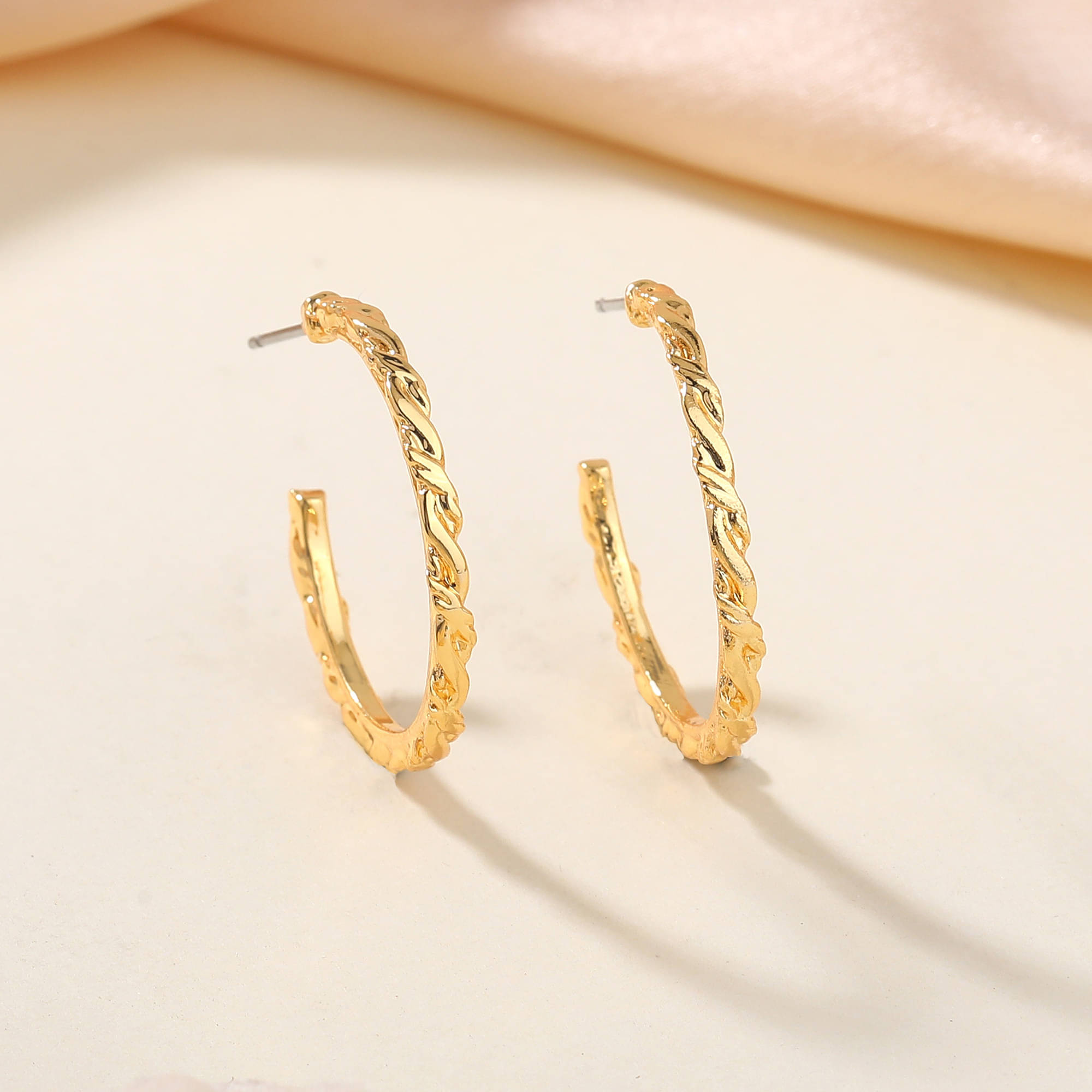     			Estele Golden Hoops Earrings ( Pack of 1 )
