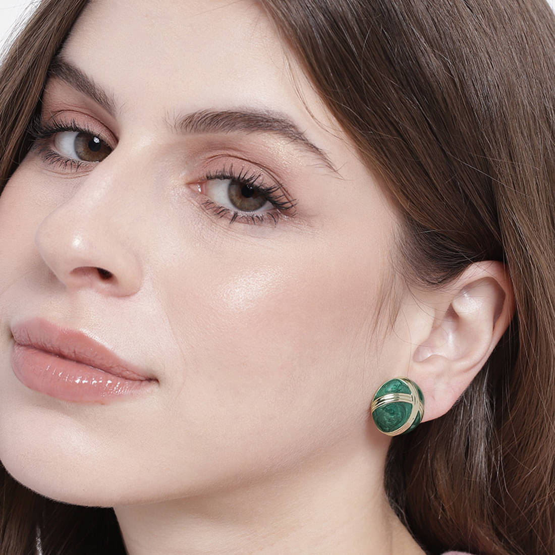     			Estele Golden Stud Earrings ( Pack of 1 )