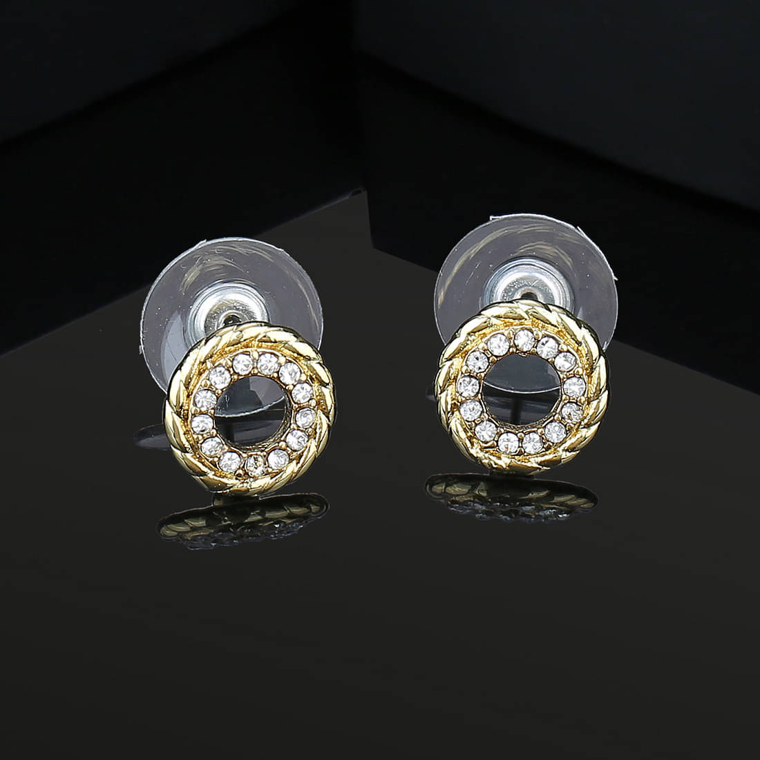     			Estele Golden Stud Earrings ( Pack of 1 )