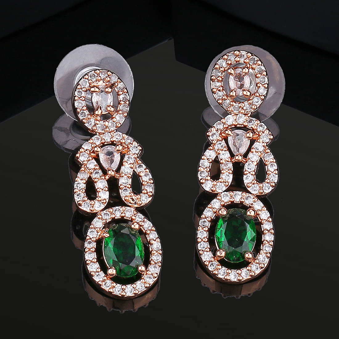     			Estele Green Danglers Earrings ( Pack of 1 )