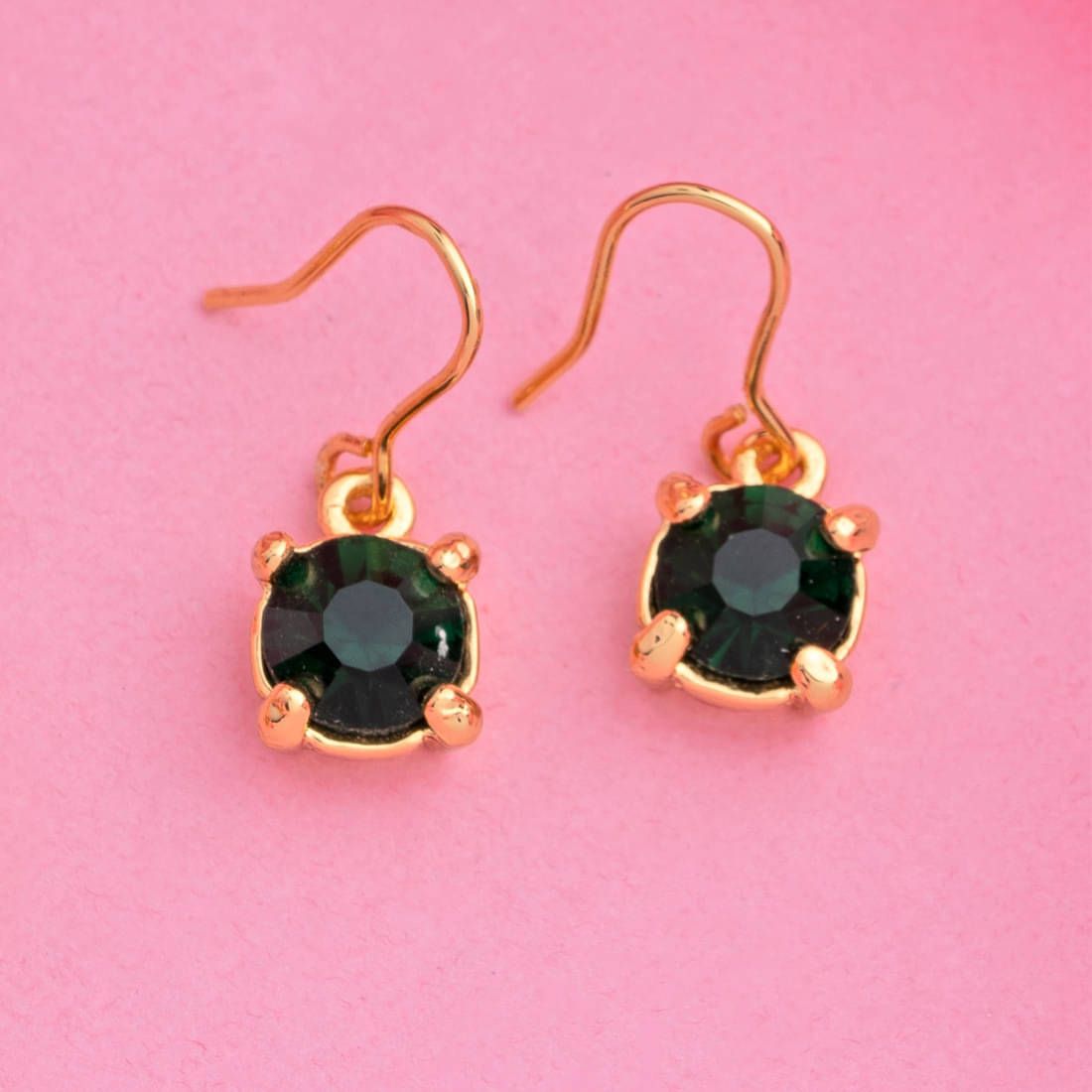     			Estele Green Danglers Earrings ( Pack of 1 )