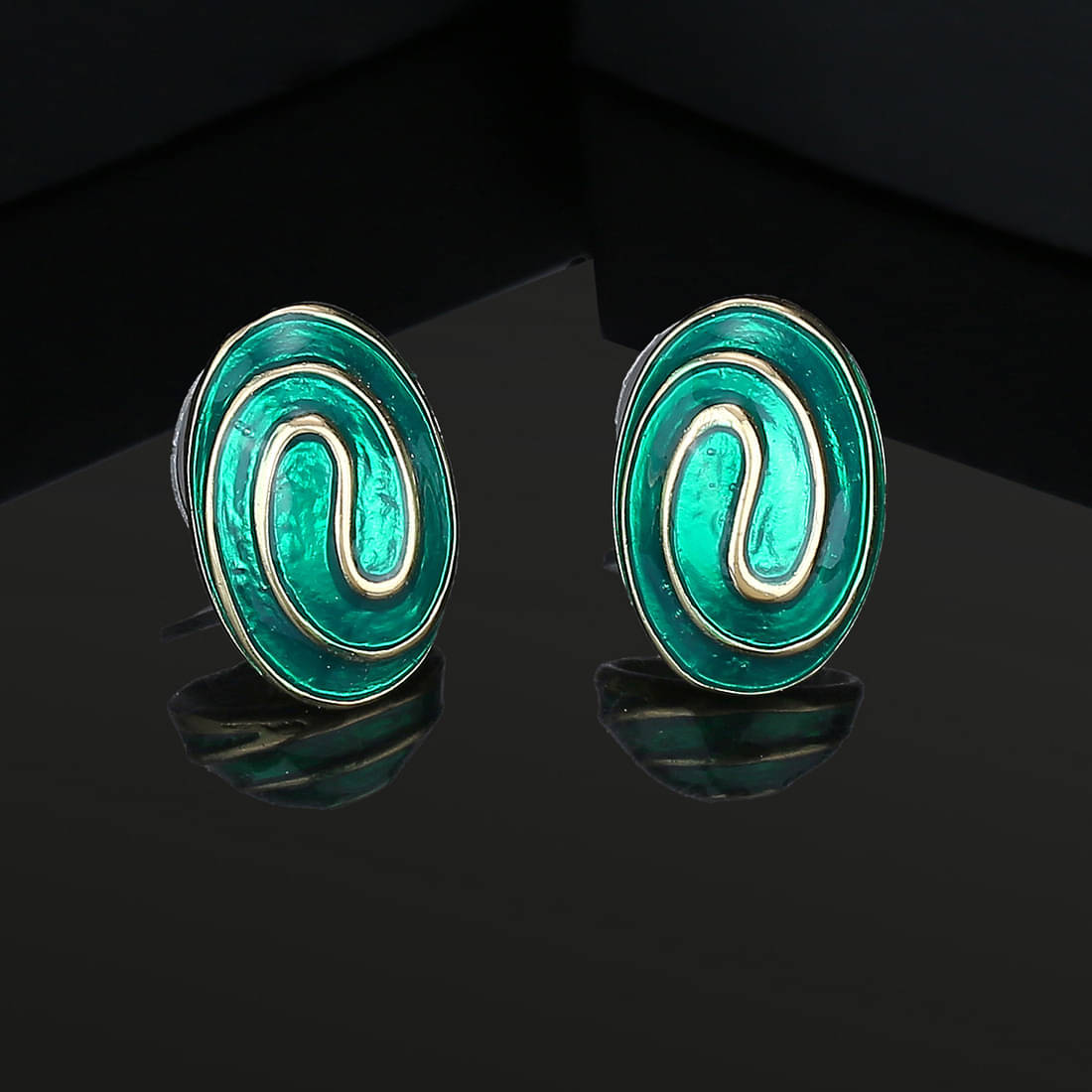     			Estele Green Stud Earrings ( Pack of 1 )