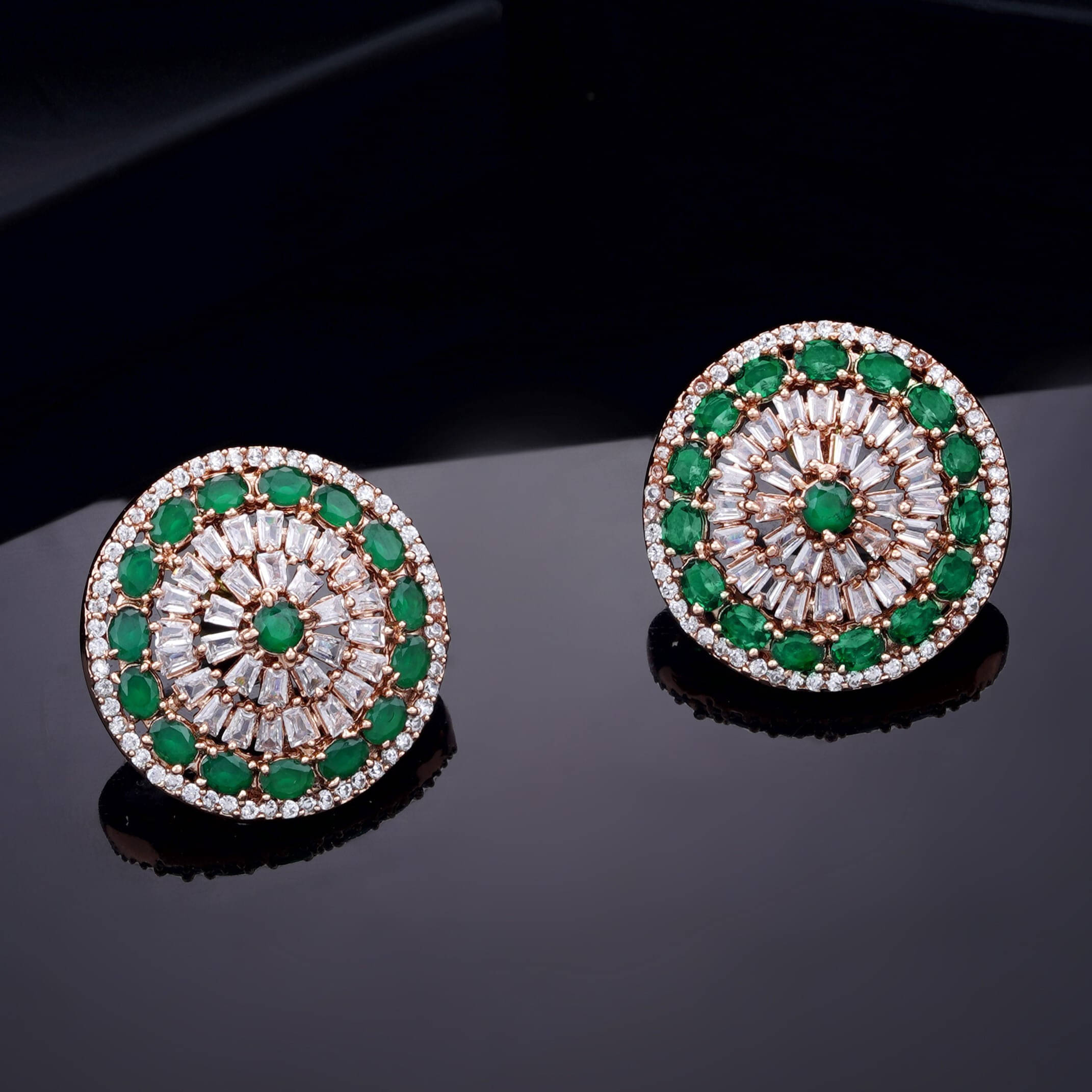     			Estele Green Stud Earrings ( Pack of 1 )