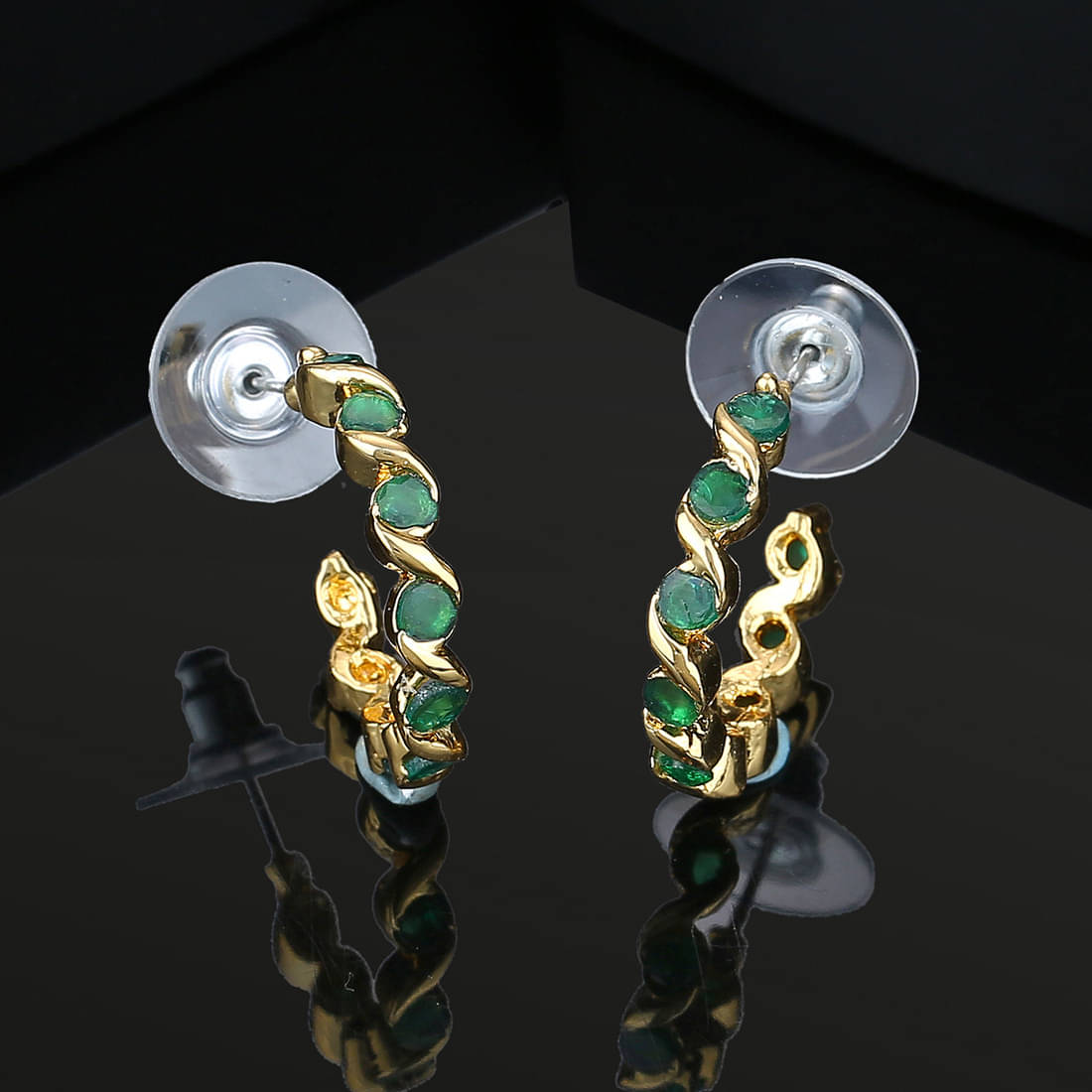    			Estele Green Stud Earrings ( Pack of 1 )
