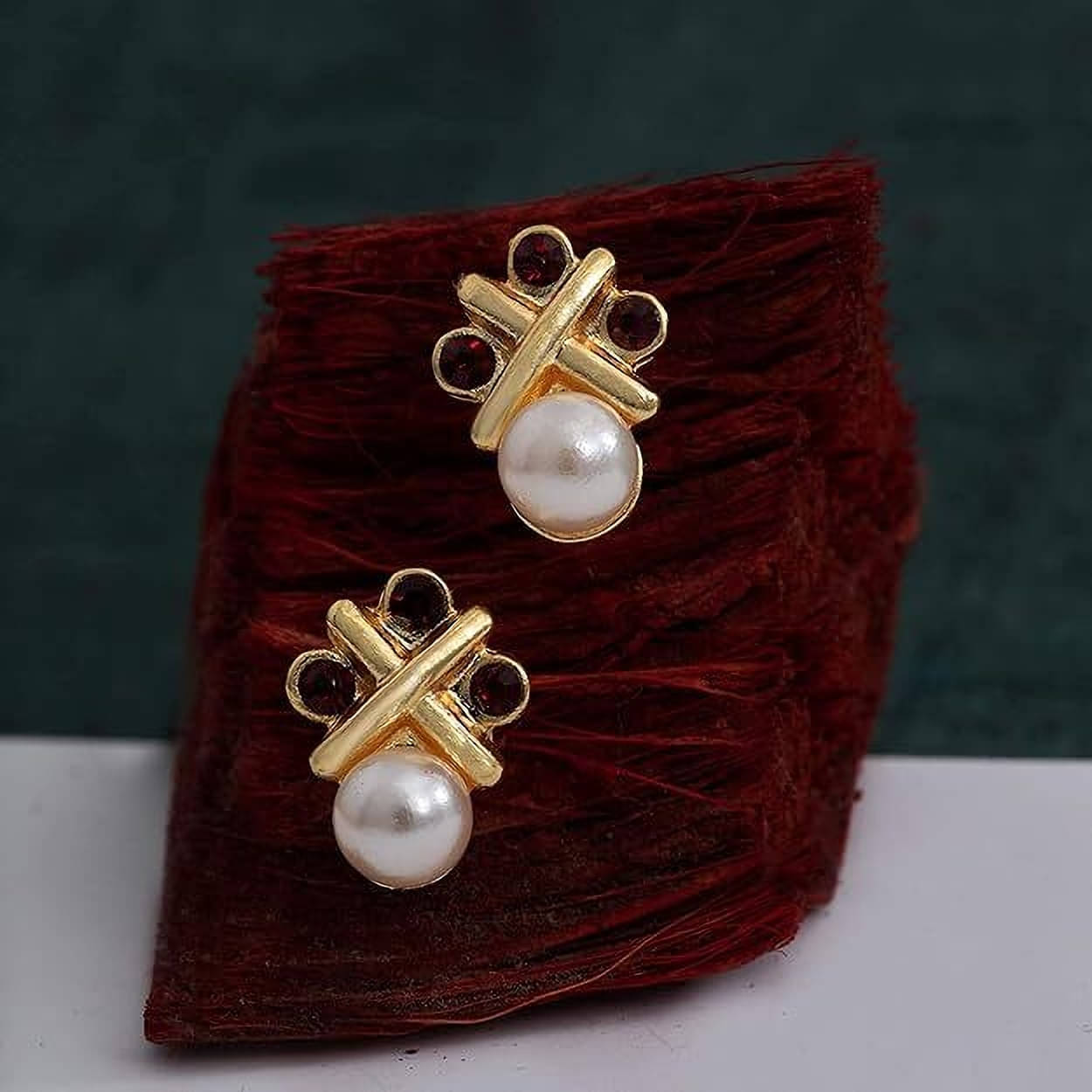     			Estele Multi Color Stud Earrings ( Pack of 1 )