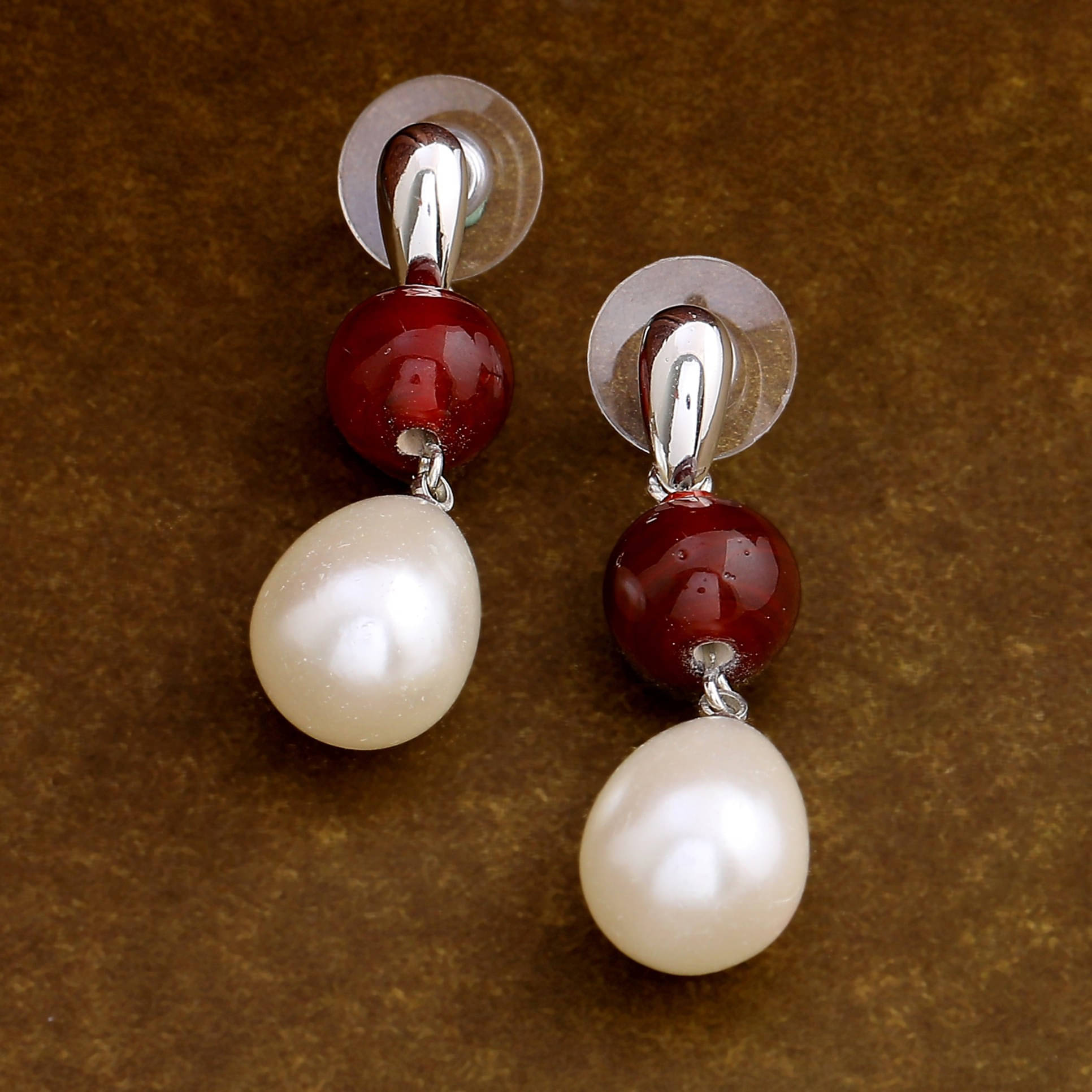     			Estele Red Danglers Earrings ( Pack of 1 )