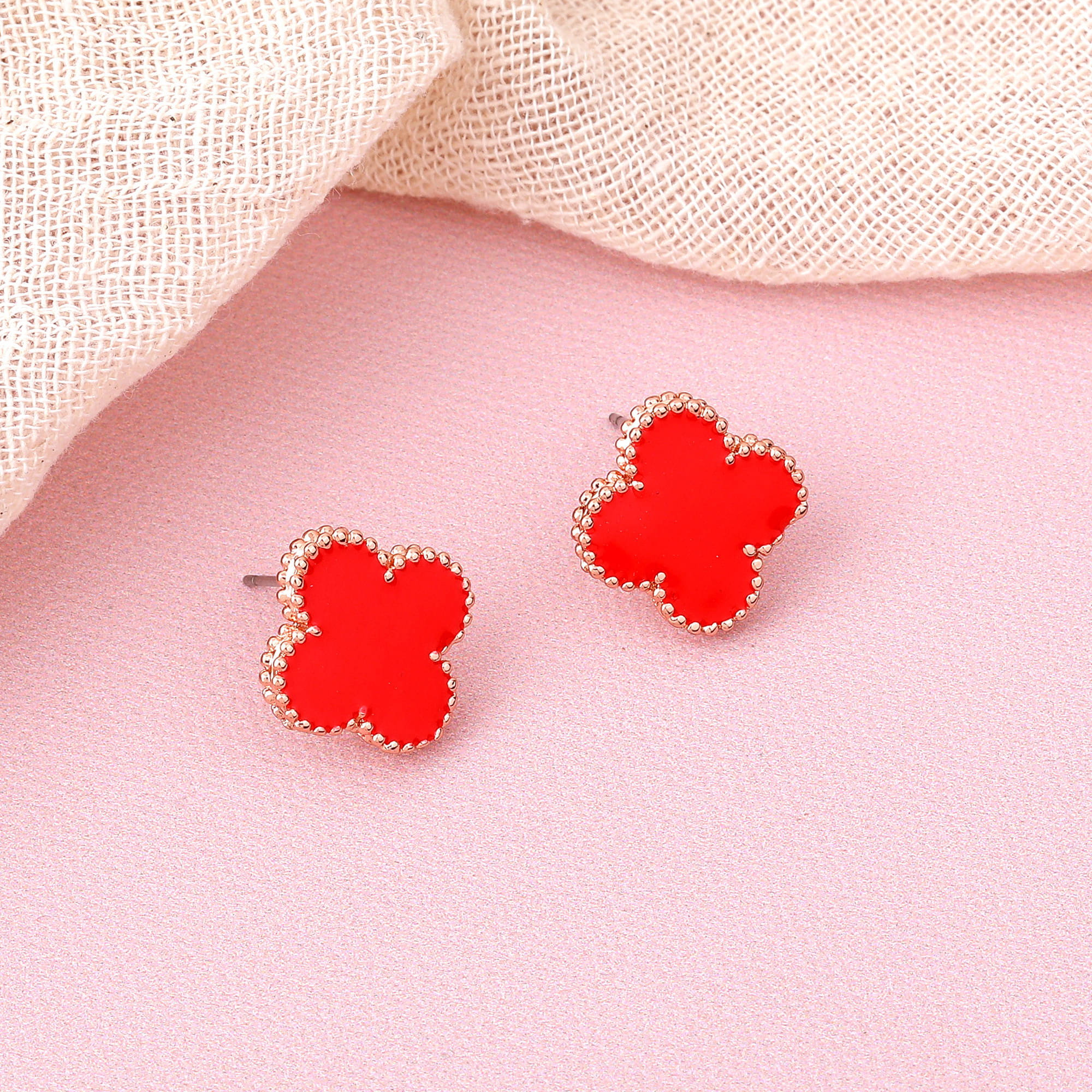     			Estele Red Stud Earrings ( Pack of 1 )