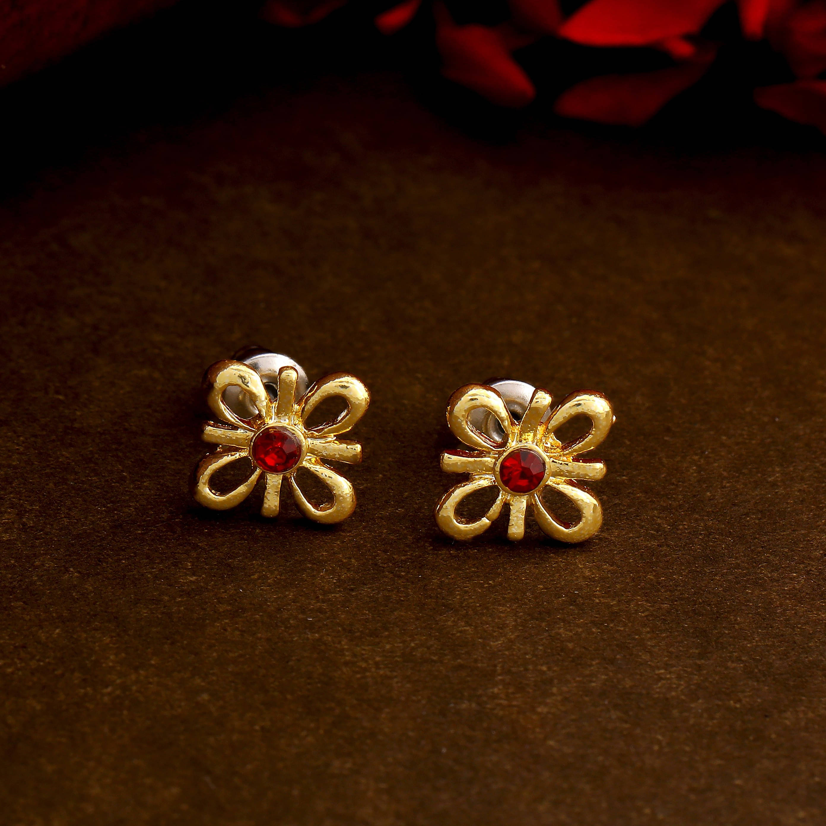     			Estele Red Stud Earrings ( Pack of 1 )