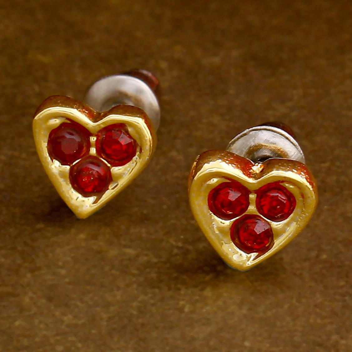     			Estele Red Stud Earrings ( Pack of 1 )
