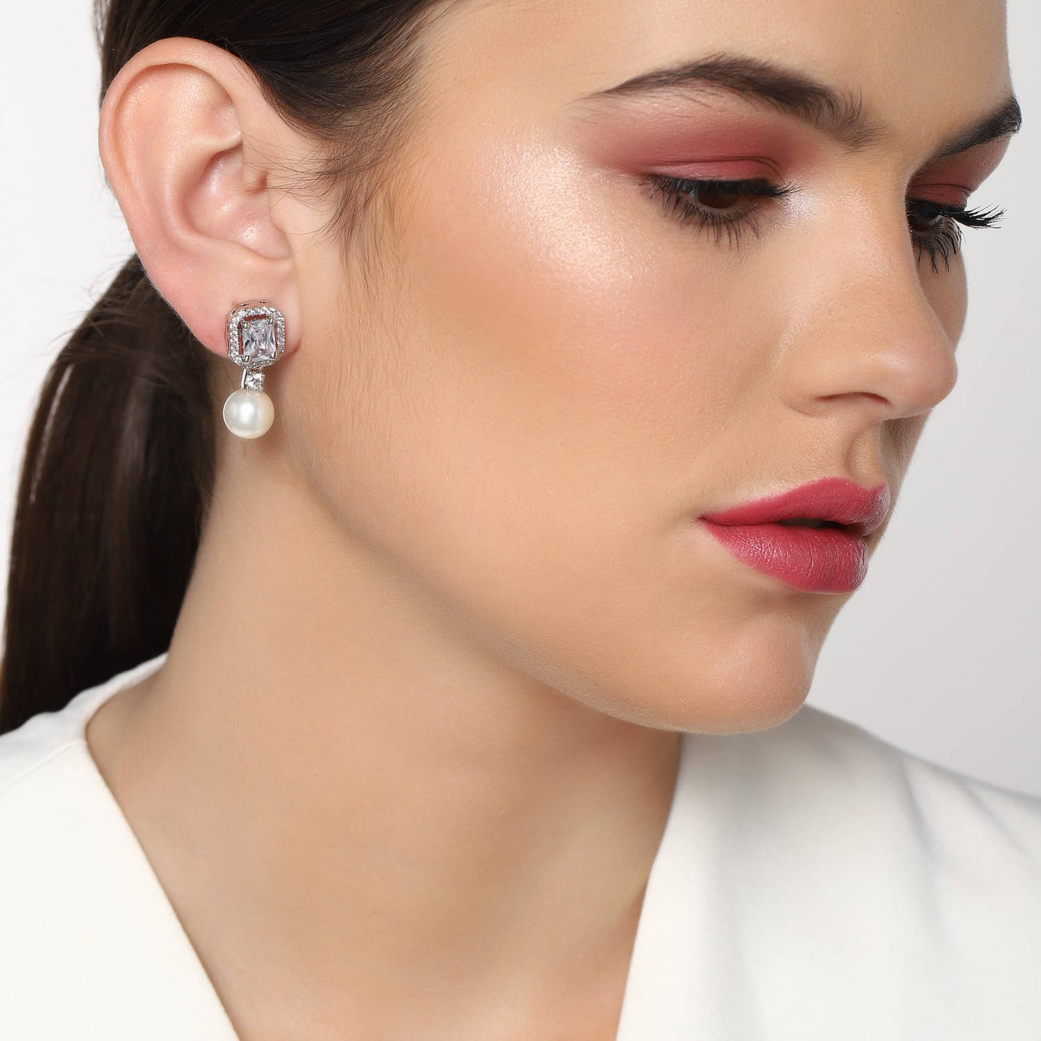     			Estele Silver Danglers Earrings ( Pack of 1 )