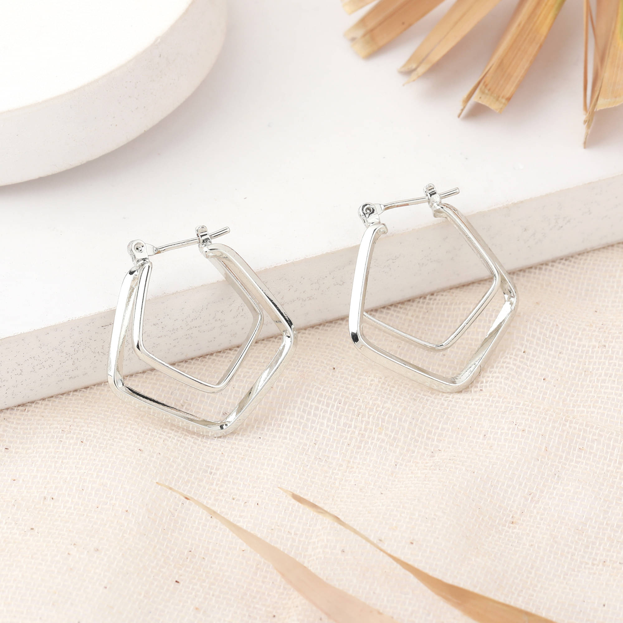     			Estele Silver Hoops Earrings ( Pack of 1 )