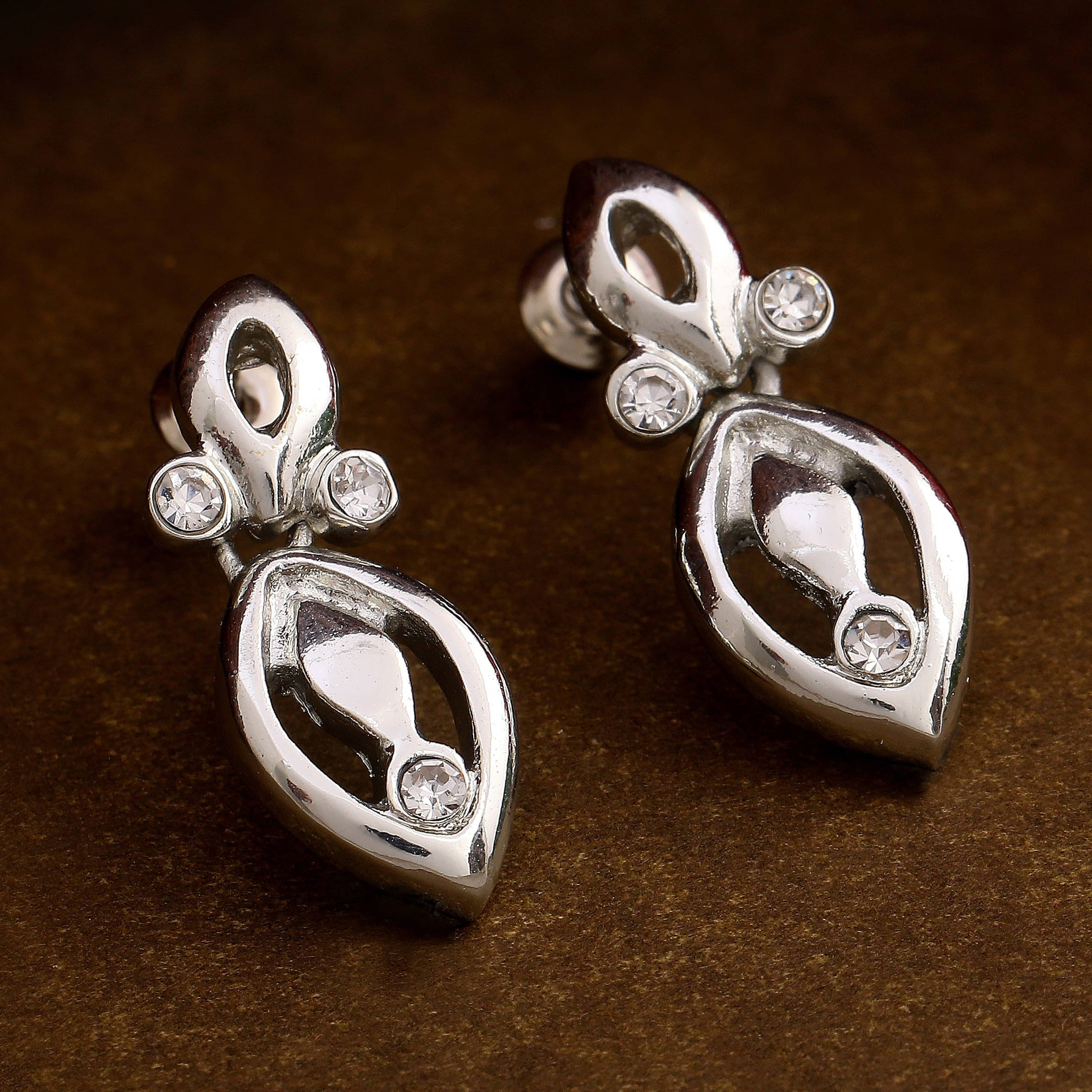     			Estele White Danglers Earrings ( Pack of 1 )