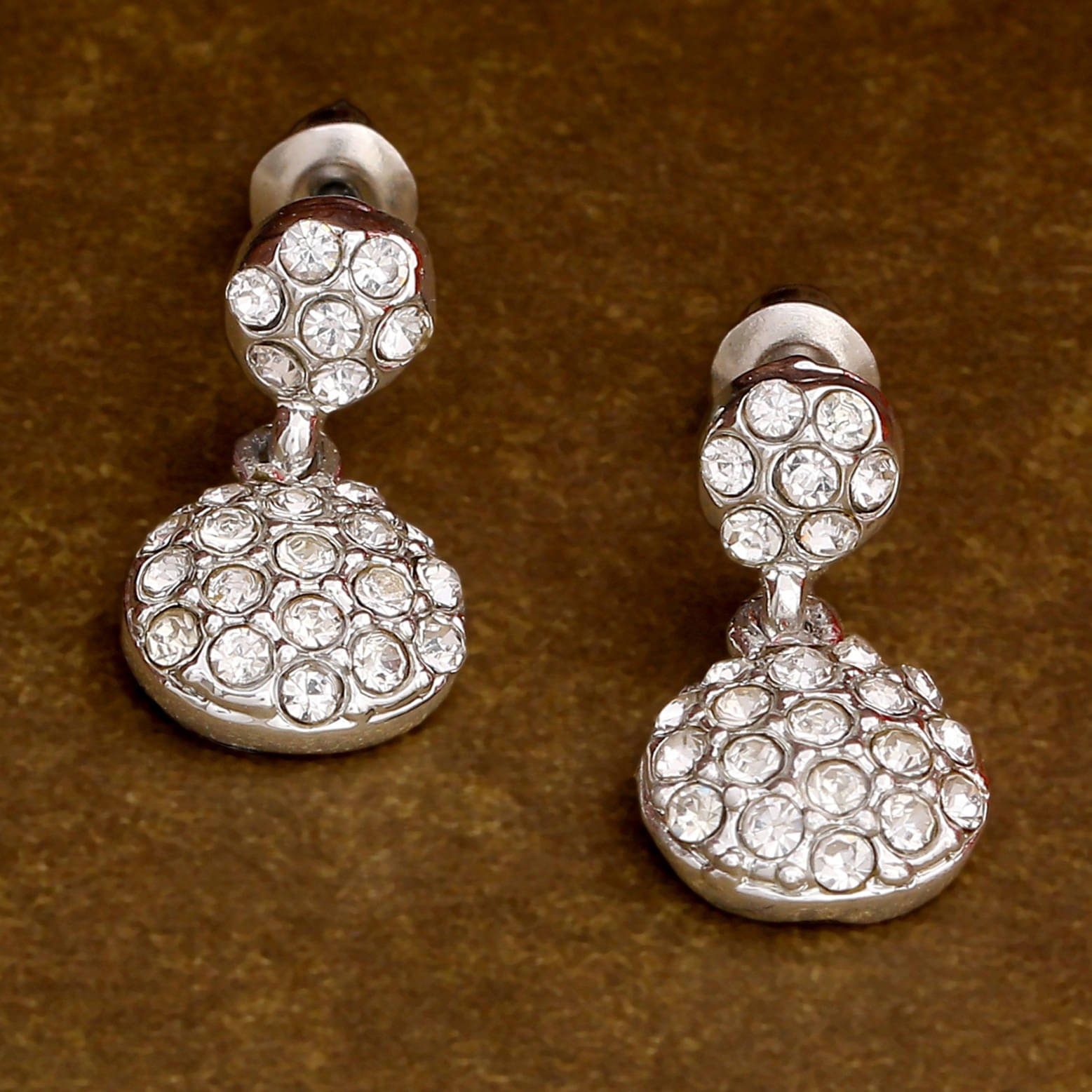     			Estele White Danglers Earrings ( Pack of 1 )