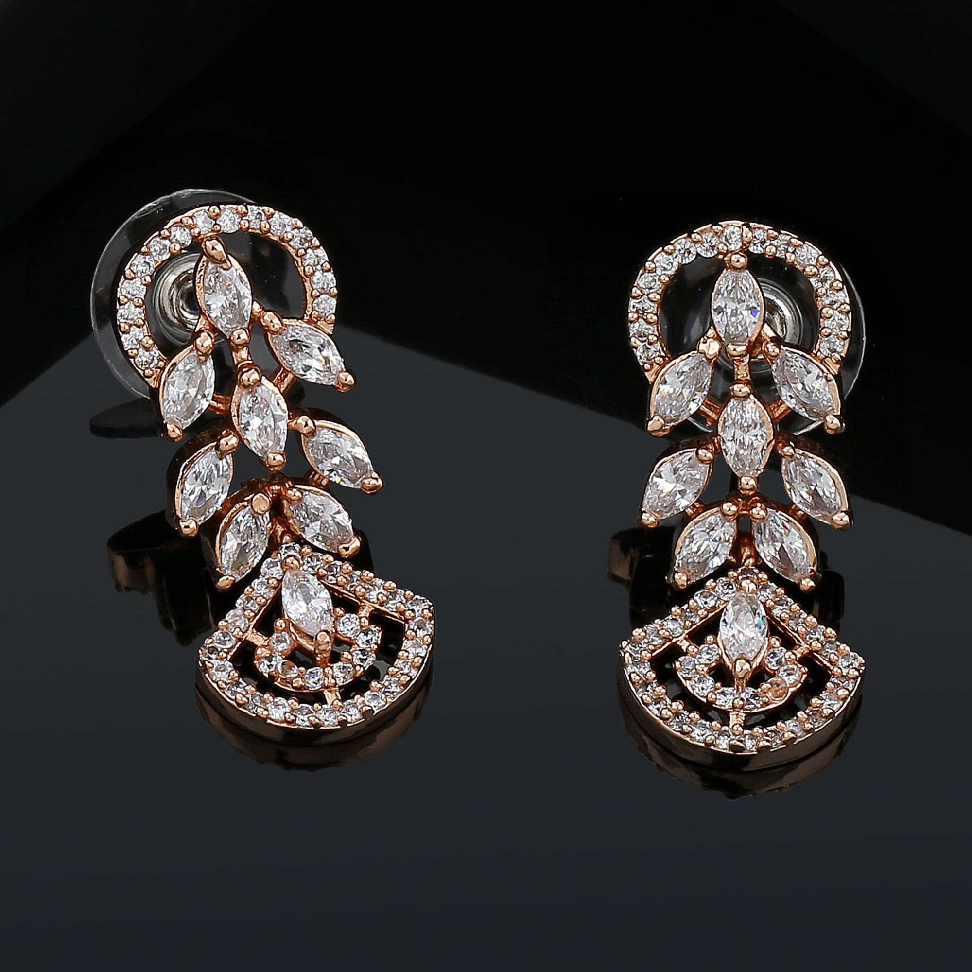     			Estele White Danglers Earrings ( Pack of 1 )