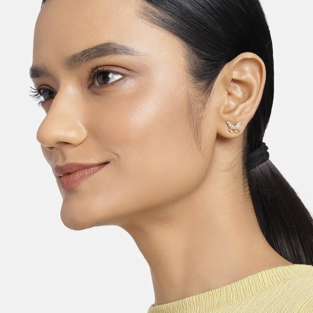     			Estele White Stud Earrings ( Pack of 1 )